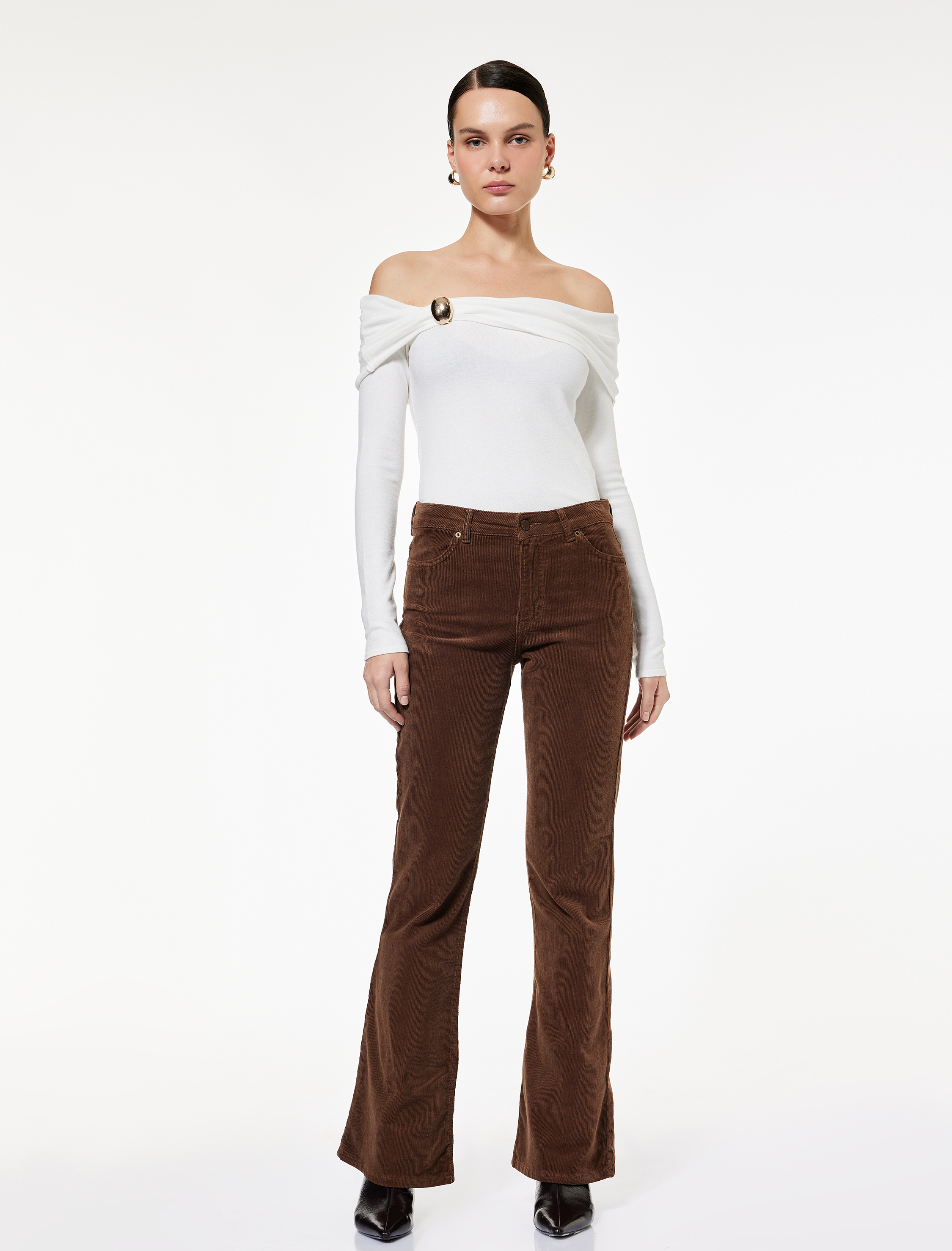   Aksesuar Detaylı Uzun Kollu Omuzu Açık Madonna Yaka Triko Kazak