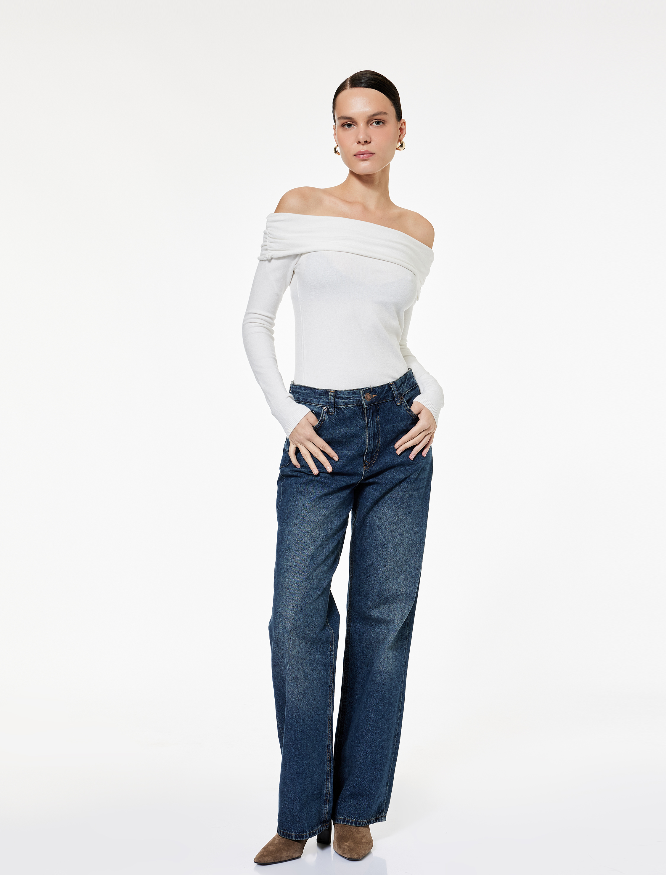   Uzun Kollu Omzu Açık Madonna Yaka Triko Kazak