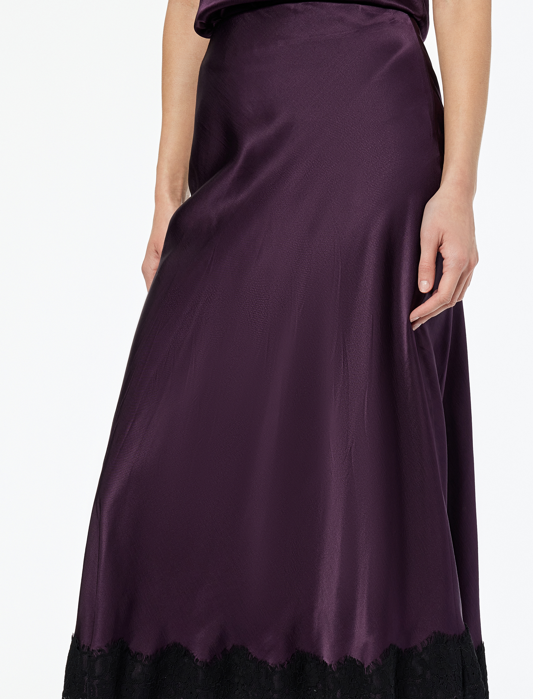   Slim Fit Dantel Detaylı Midi Saten Etek