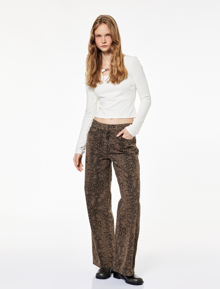  Slim Fit Uzun Kollu Metal Aksesuarlı Pencere Detaylı Halter Yaka Tişört