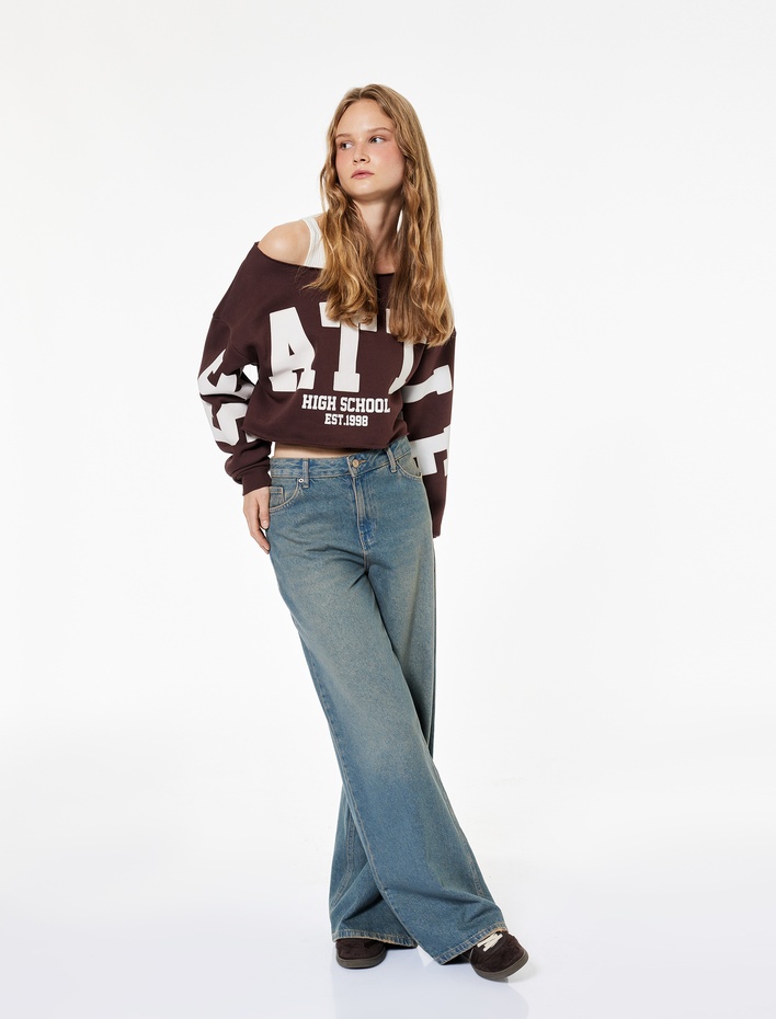  Uzun Kollu Baskılı Kayık Yaka Oversize Crop Sweatshirt