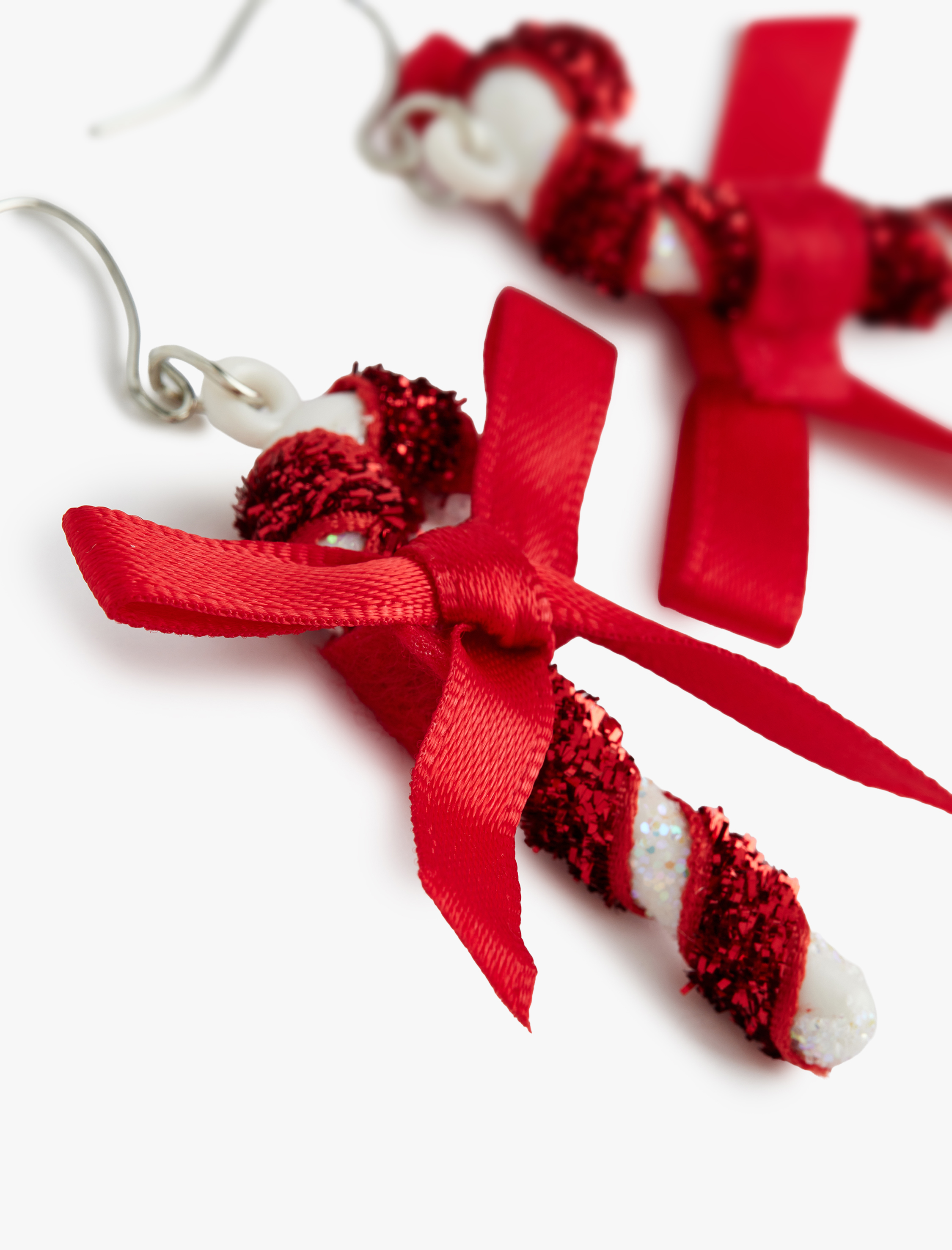  Kadın Fiyonklu Pullu Yılbaşı Küpe