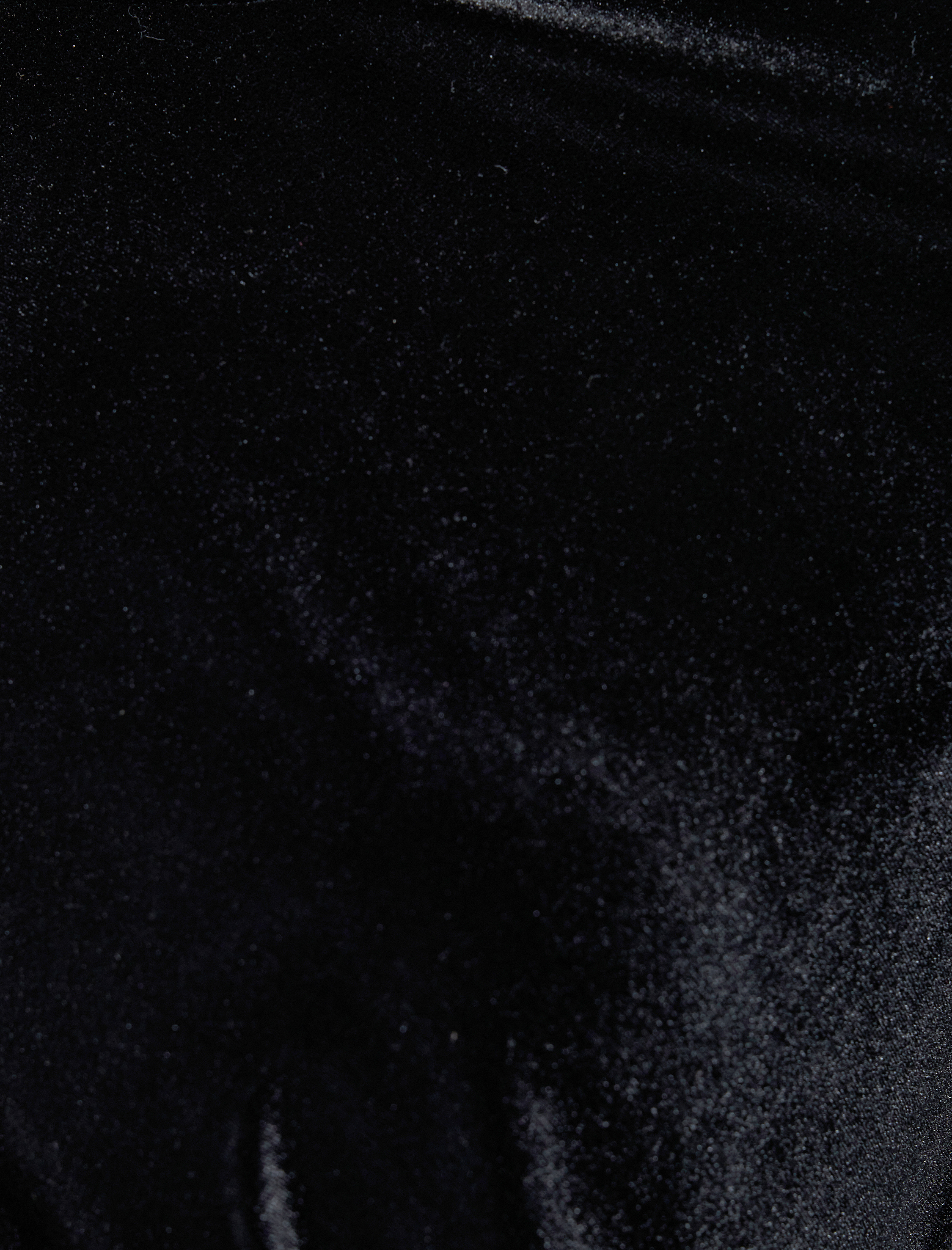   Slim Fit Uzun Kollu Önden Yırtmaçlı Pencere Detaylı Dik Yaka Taşlı Uzun Kadife Elbise