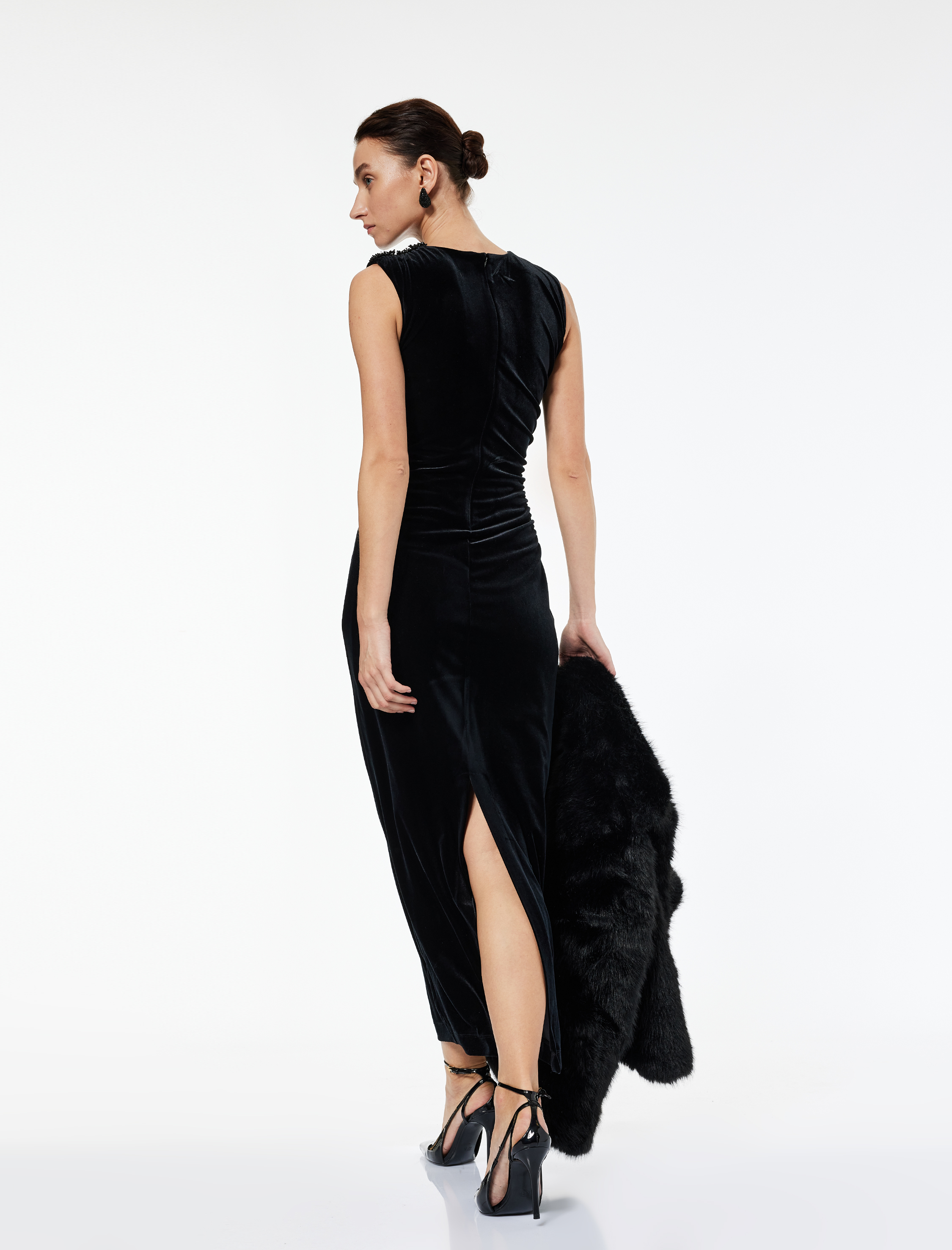   Bisiklet Yaka Kolsuz Yırtmaç Detaylı Uzun Elbise