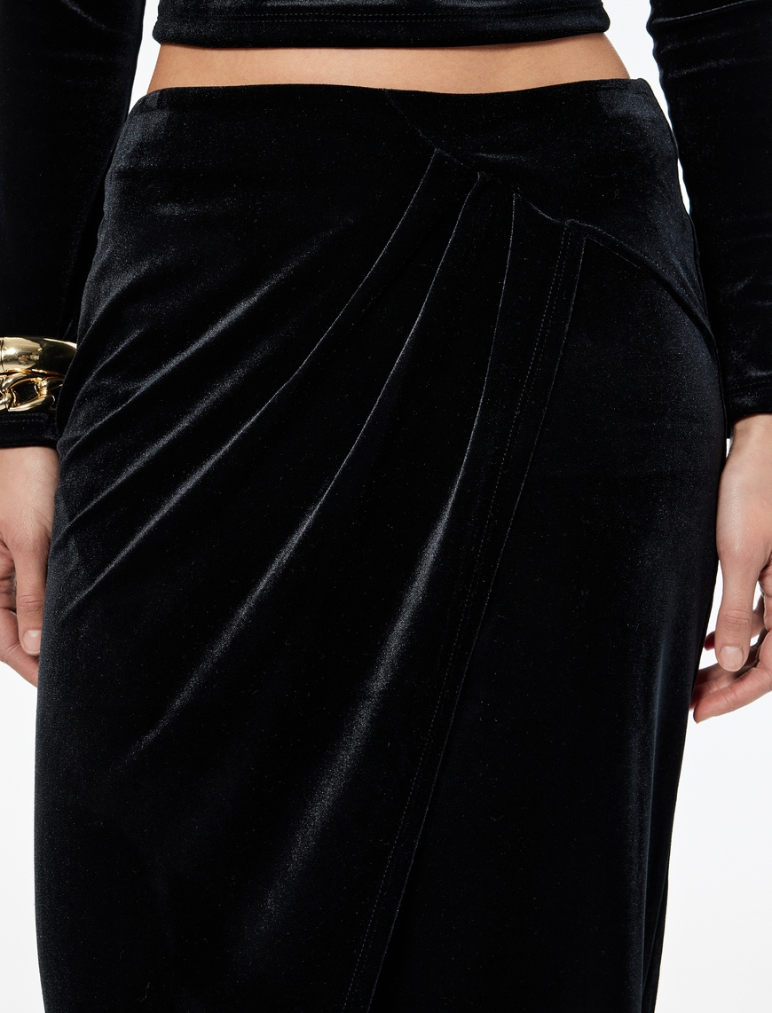   Slim Fit Drapeli Yırtmaçlı Kruvaze Midi Kadife Etek