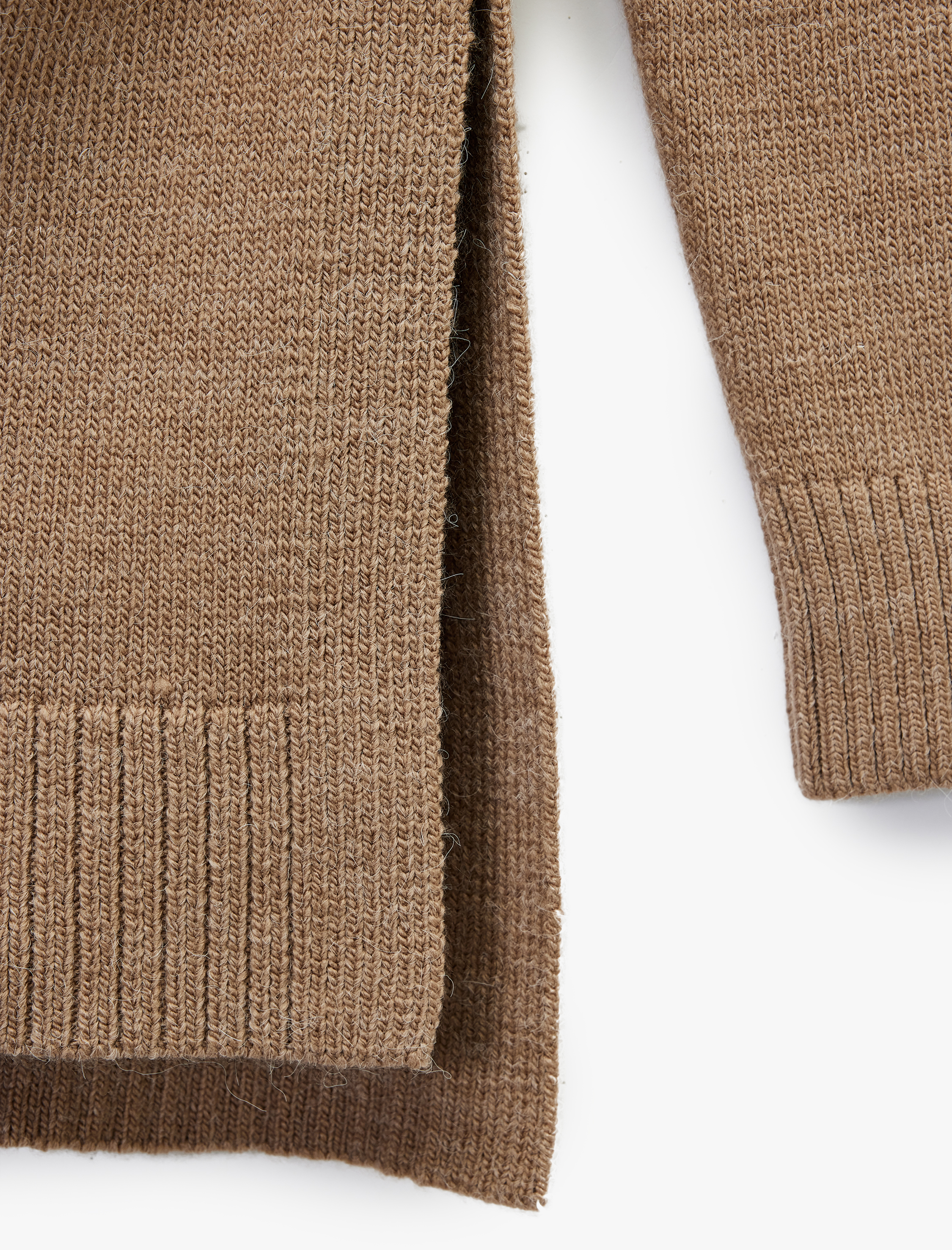 Uzun Kollu Dik Yaka Yırtmaç Detaylı Oversize Triko Tunik