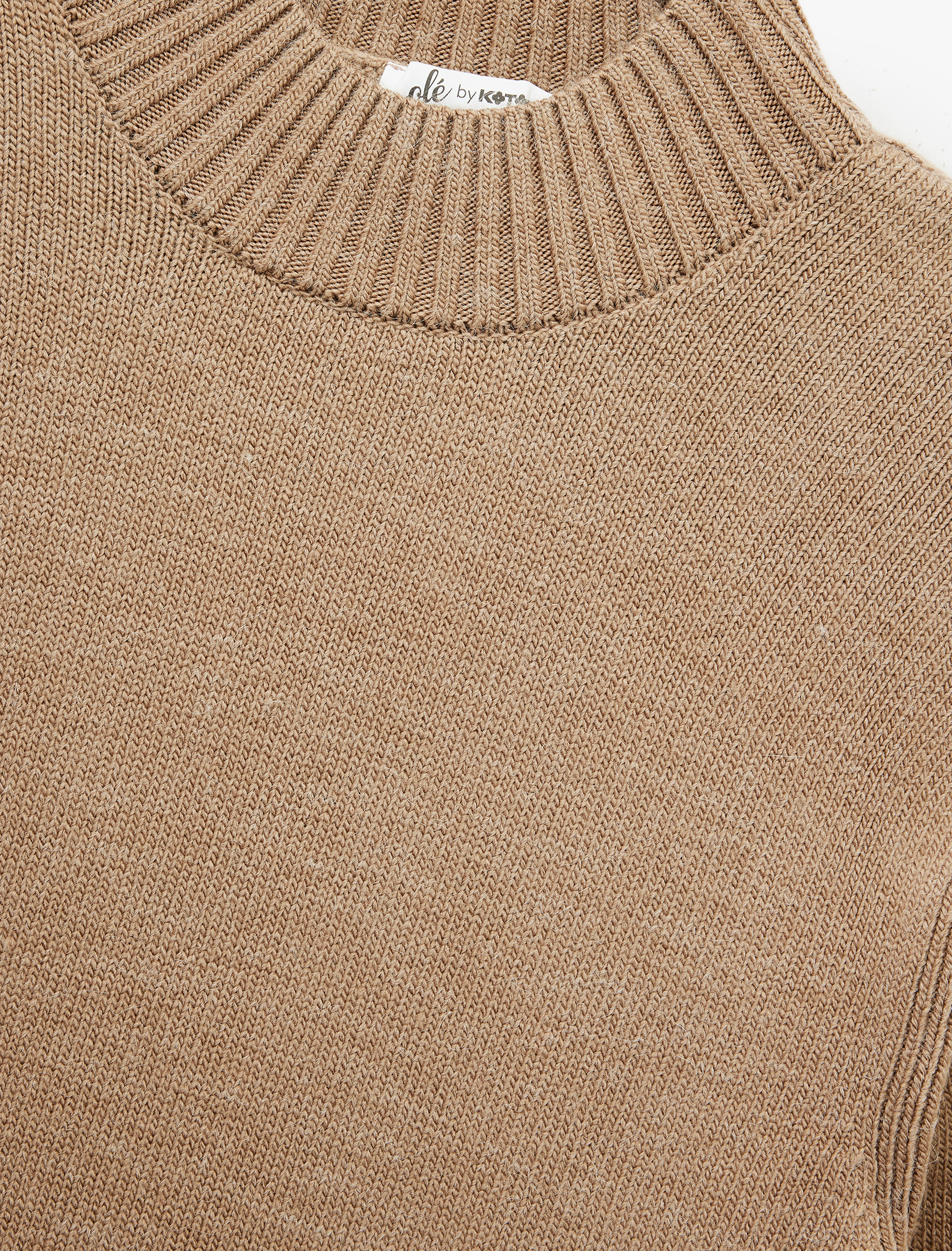 Uzun Kollu Dik Yaka Yırtmaç Detaylı Oversize Triko Tunik