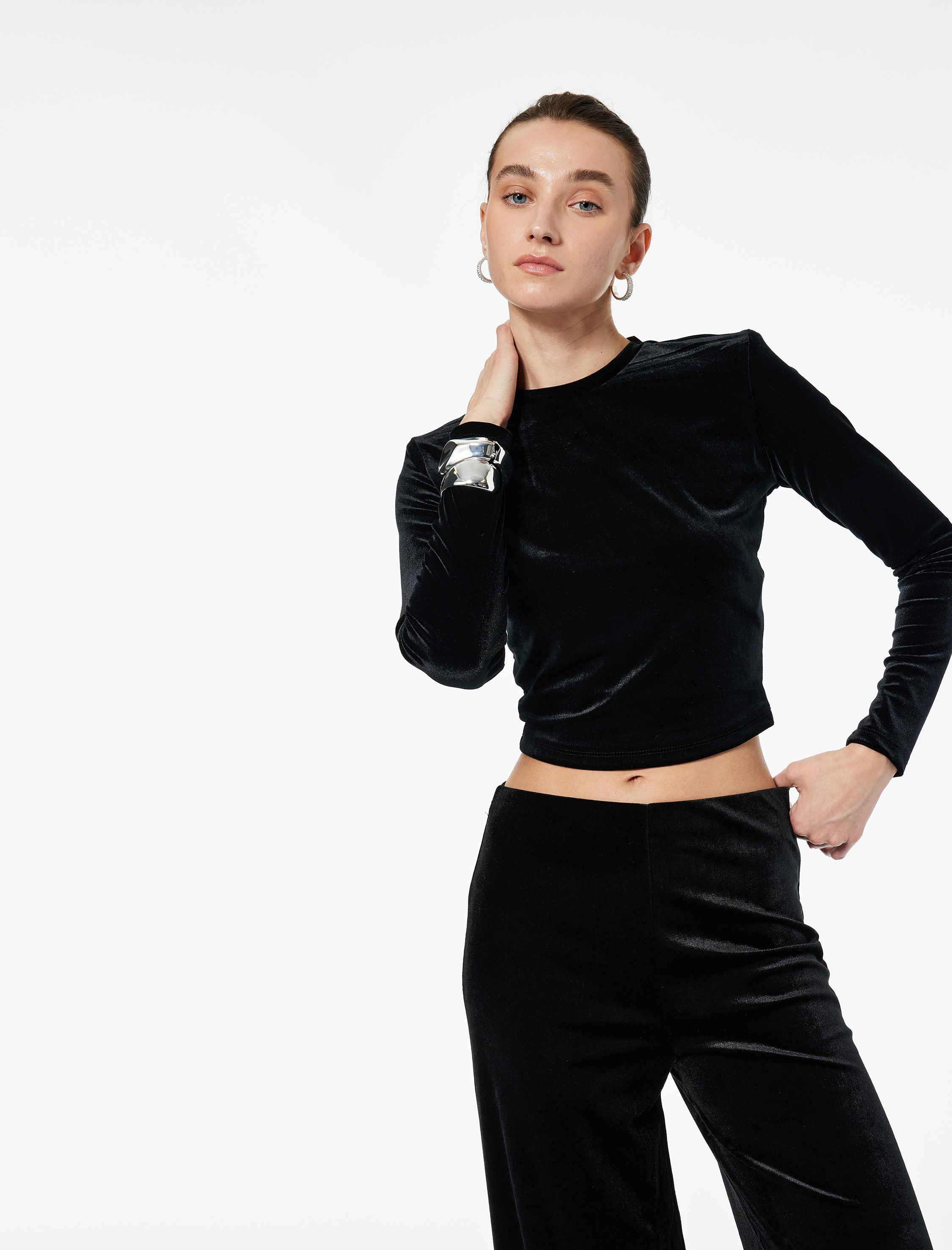 Uzun Kollu Bisiklet Yaka Slim Fit Kadife Crop Tişört