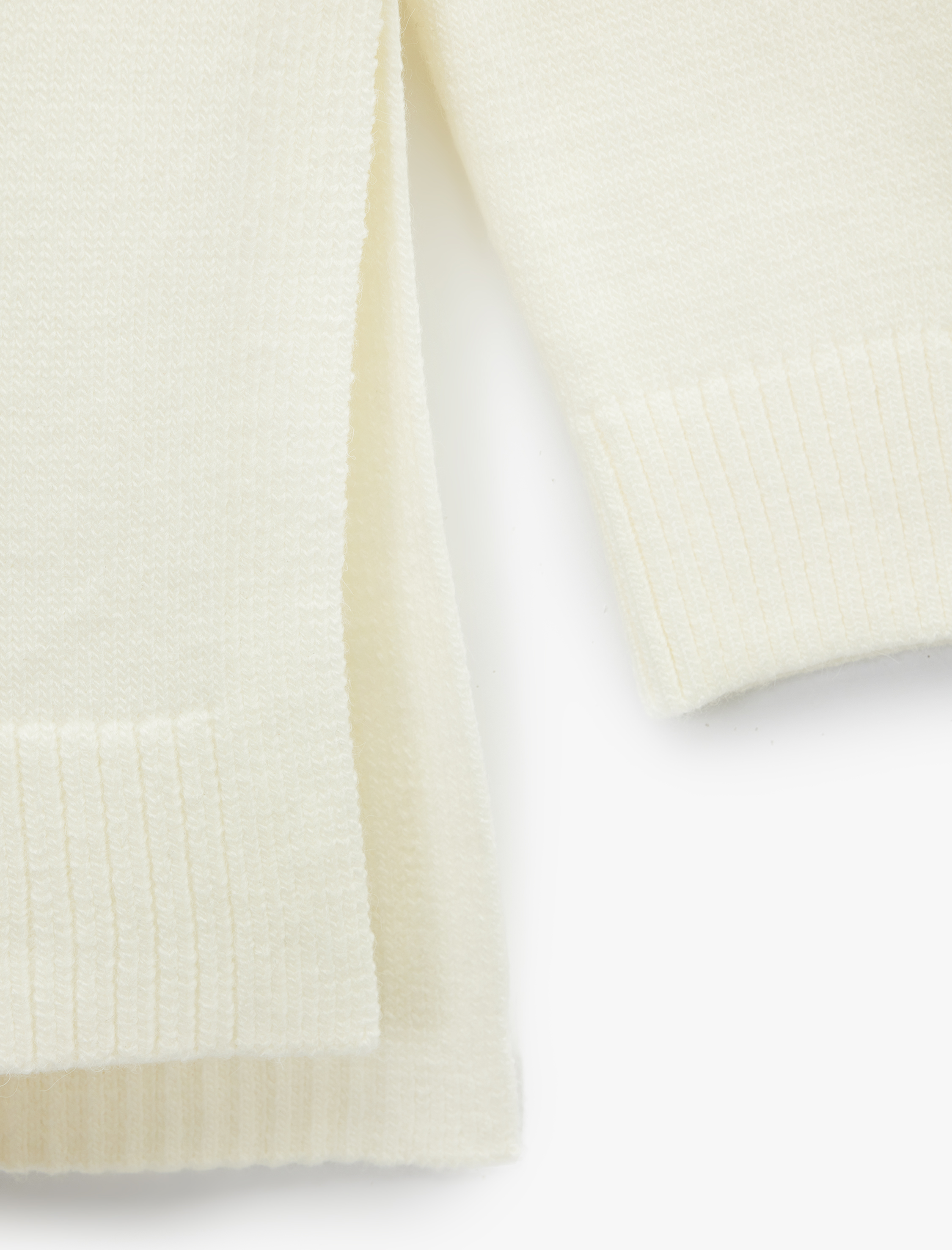 Uzun Kollu Dik Yaka Yırtmaç Detaylı Oversize Triko Tunik