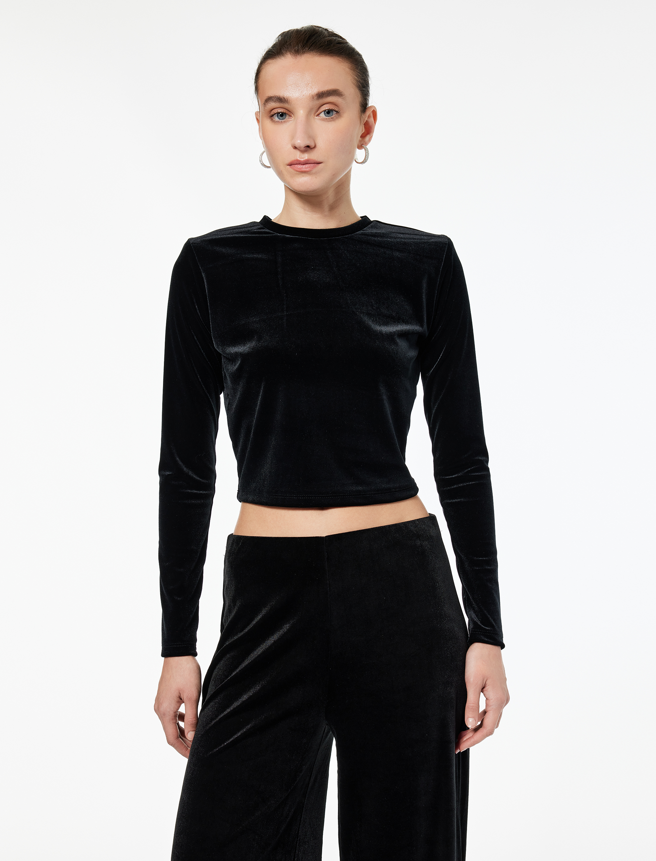 Uzun Kollu Bisiklet Yaka Slim Fit Kadife Crop Tişört