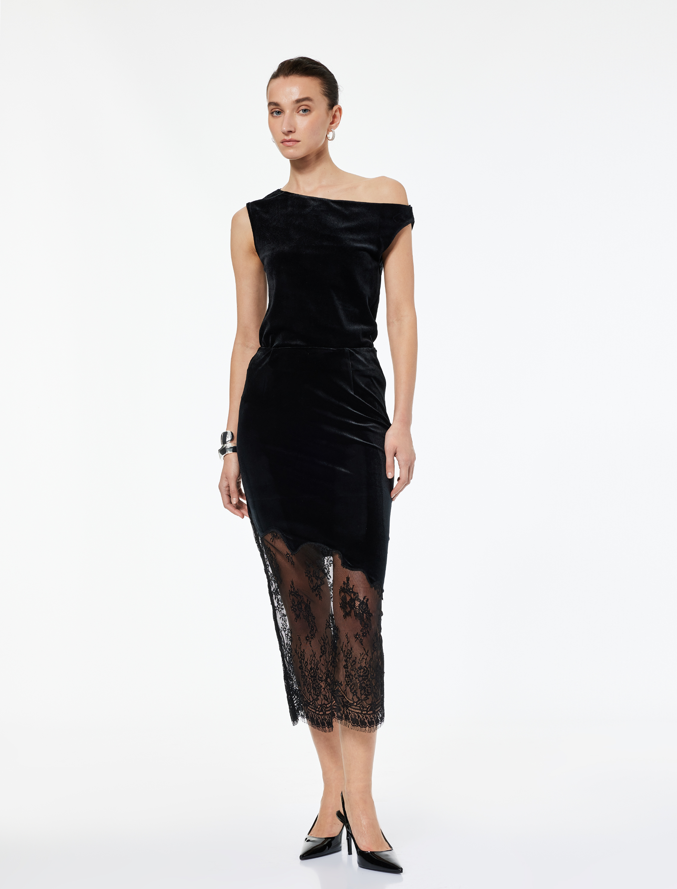   Asimetrik Yaka Kolsuz Kadife Bluz