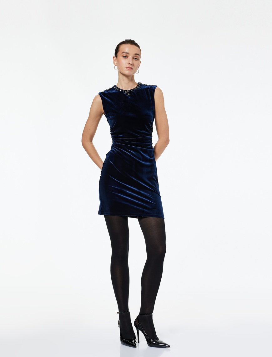 Koton Kadın Kolsuz İşleme Detaylı Bisiklet Yaka Slim Fit  Elbise