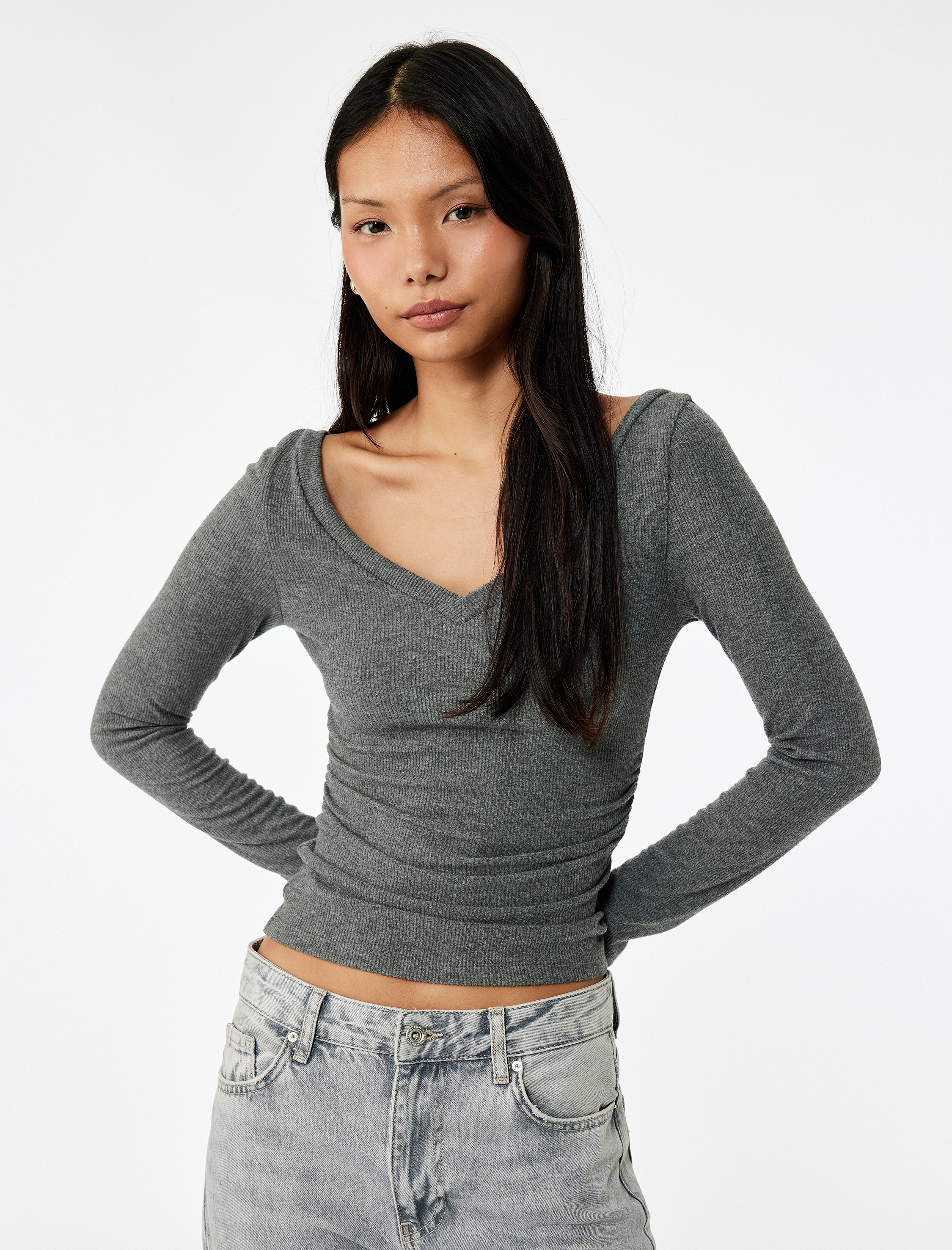   Viskon Karışımlı Slim Fit V Yaka Drape Detaylı Uzun Kollu Tişört