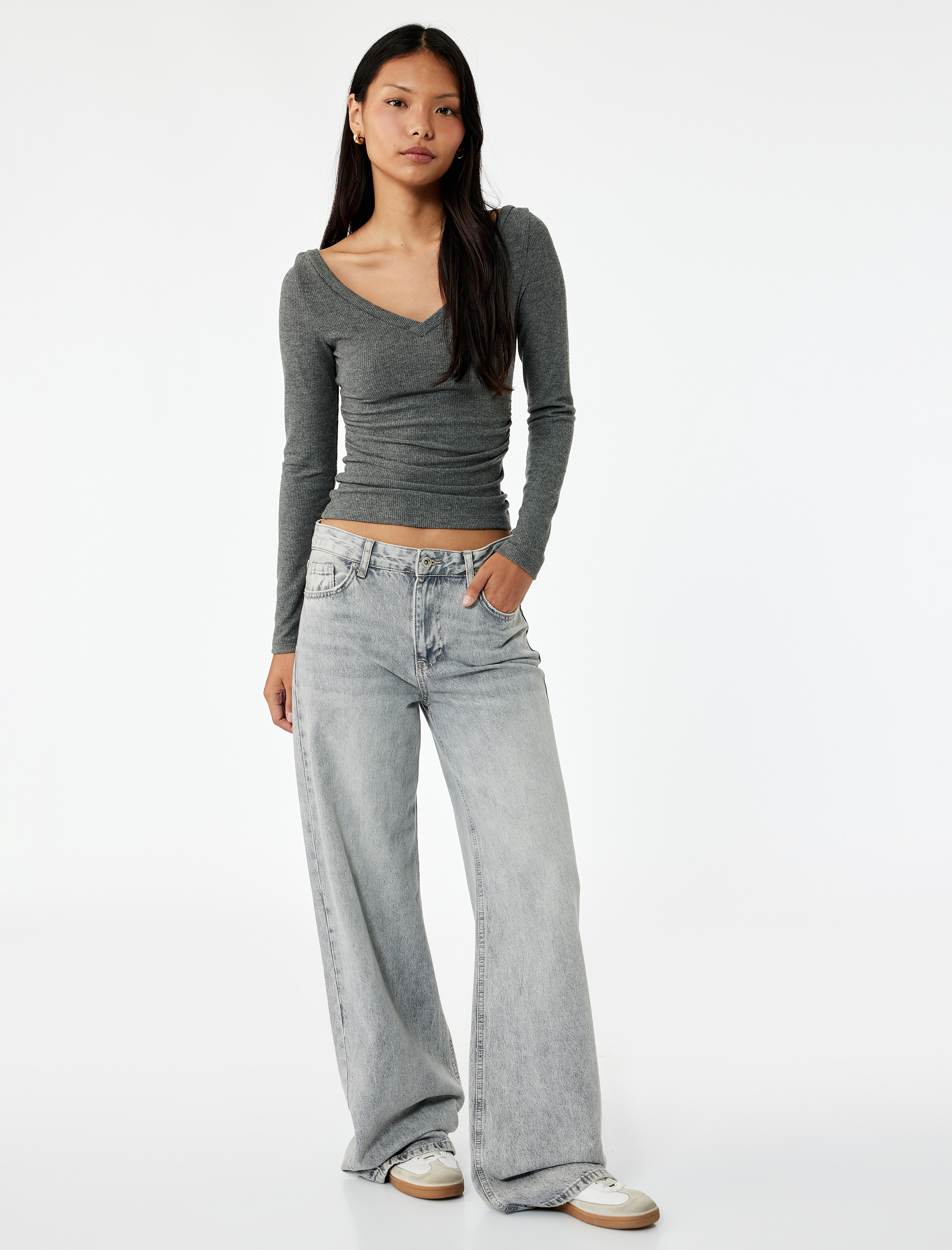   Viskon Karışımlı Slim Fit V Yaka Drape Detaylı Uzun Kollu Tişört