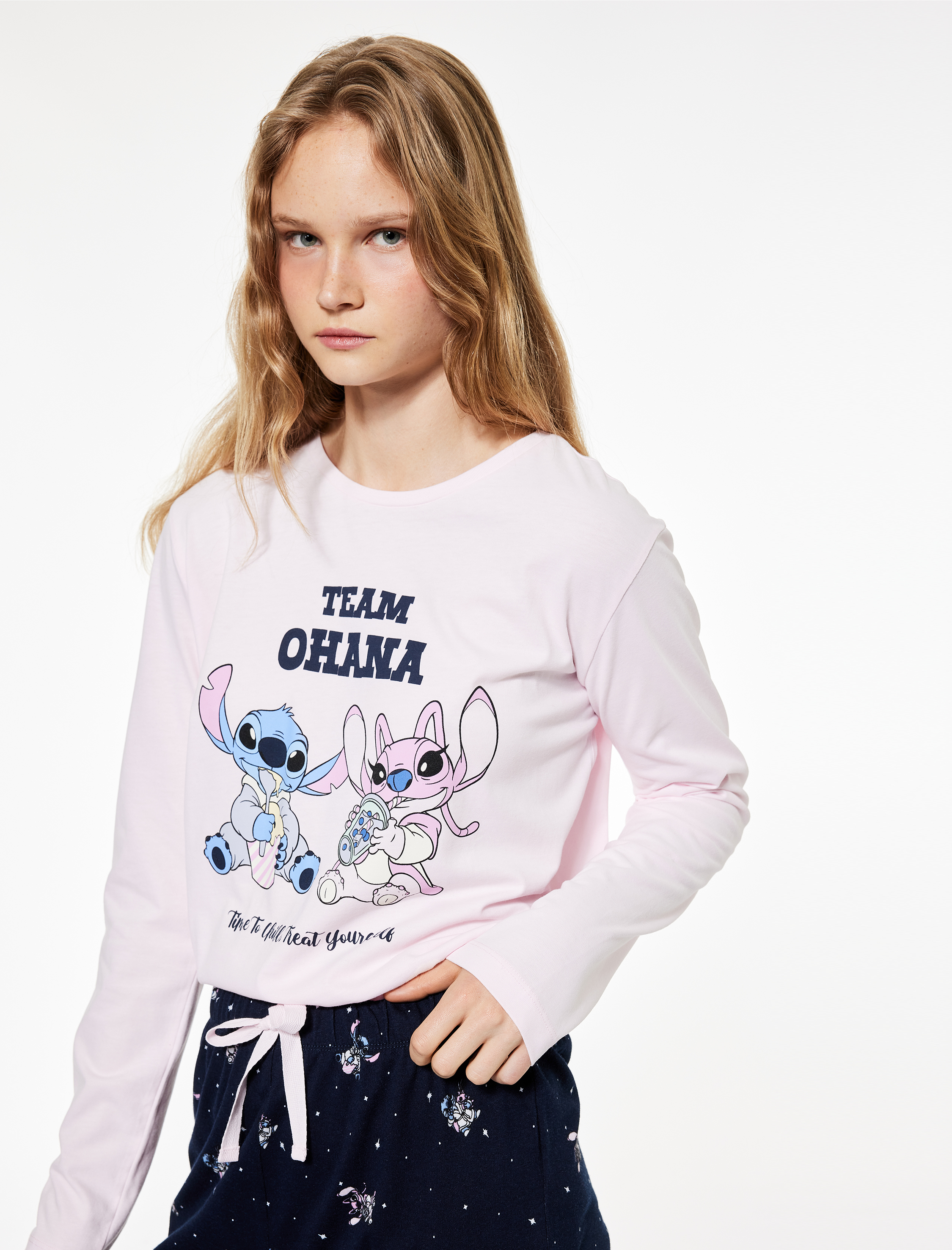   Pamuklu Bisiklet Yaka Uzun Kollu Lisans Stitch Pijama Takımı