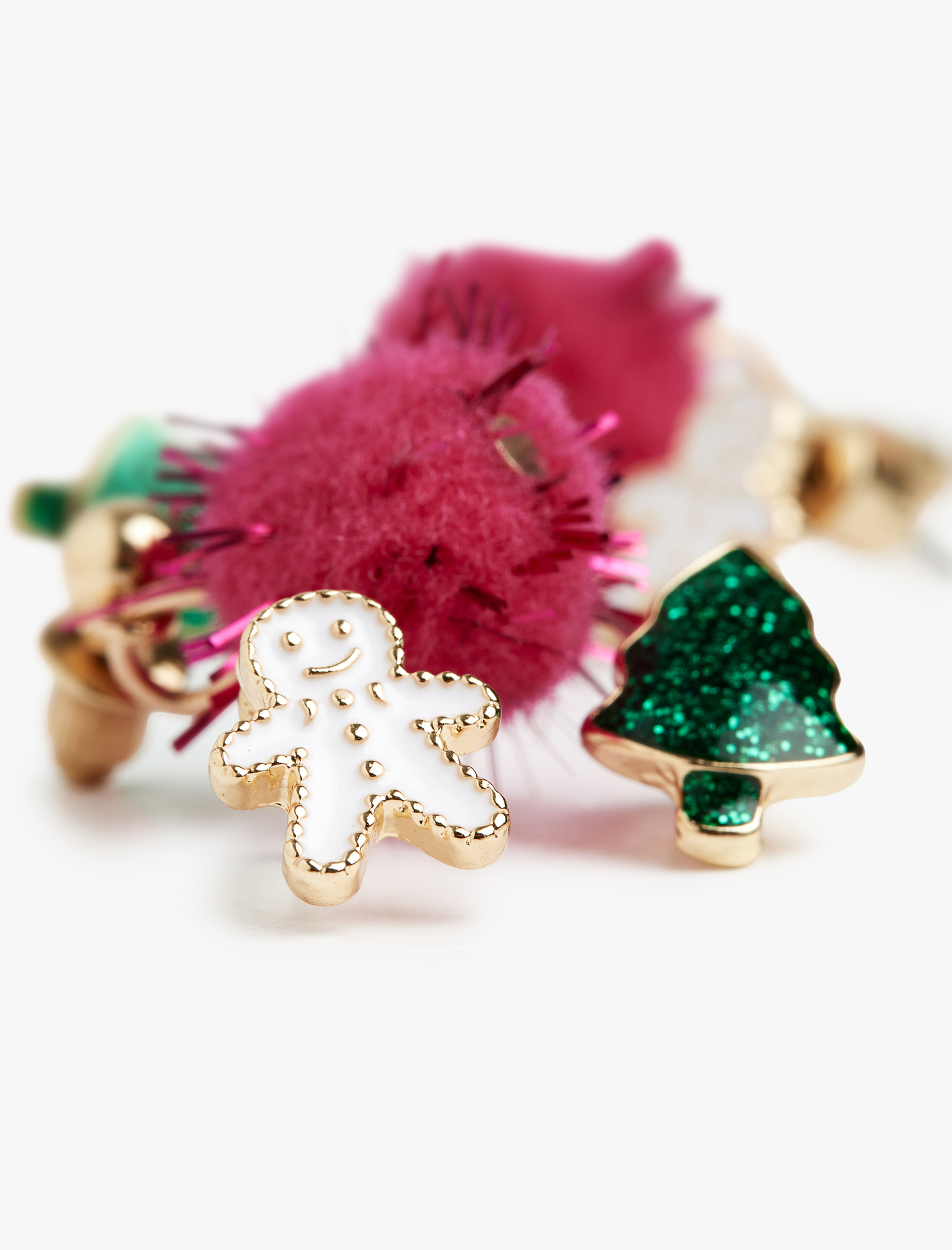  Kadın Çok Renkli Ponponlu Yılbaşı Temalı 3'lü Küpe Seti