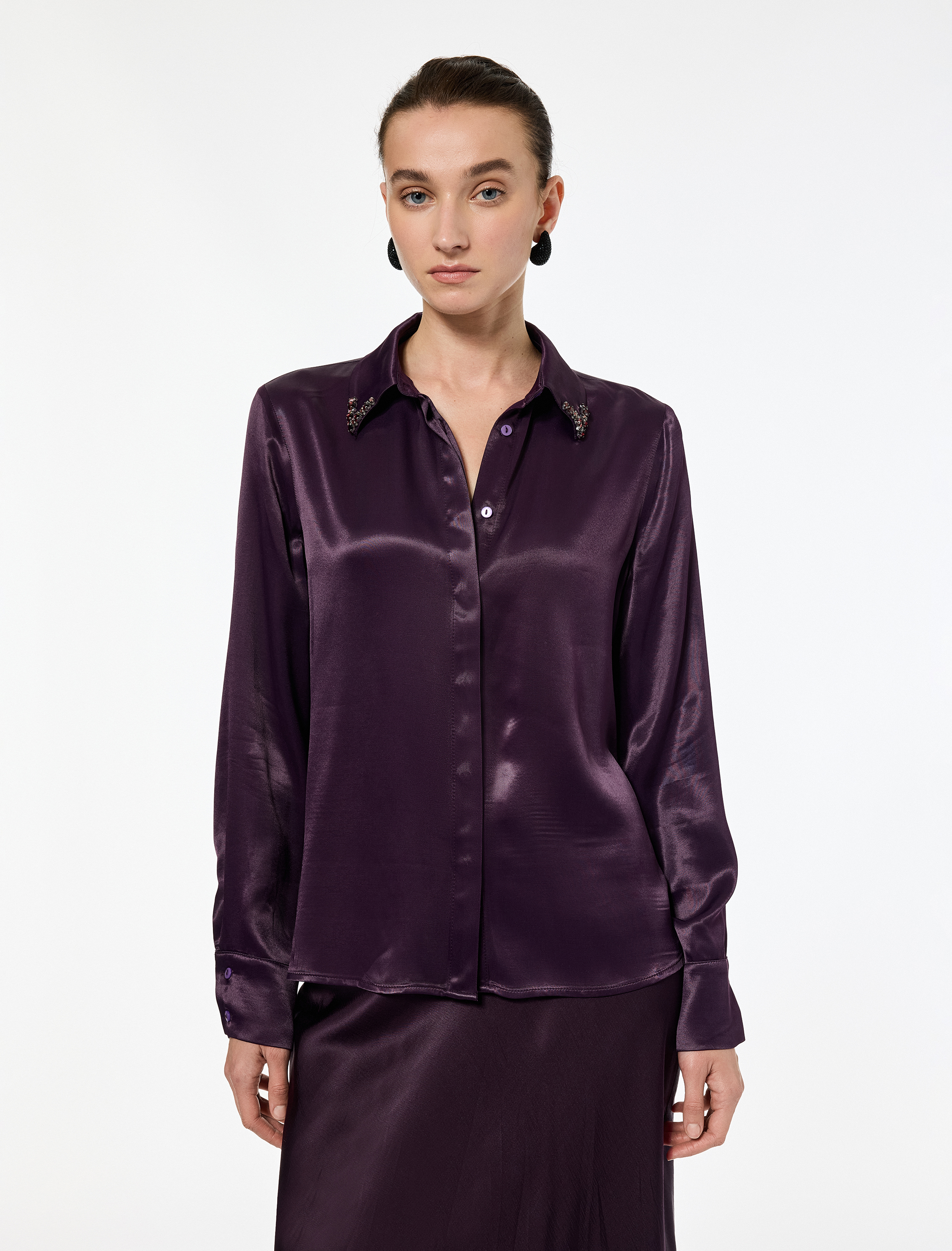   Uzun Kollu Düğmeli Klasik Yaka Taş Detaylı Viskon Saten Gömlek