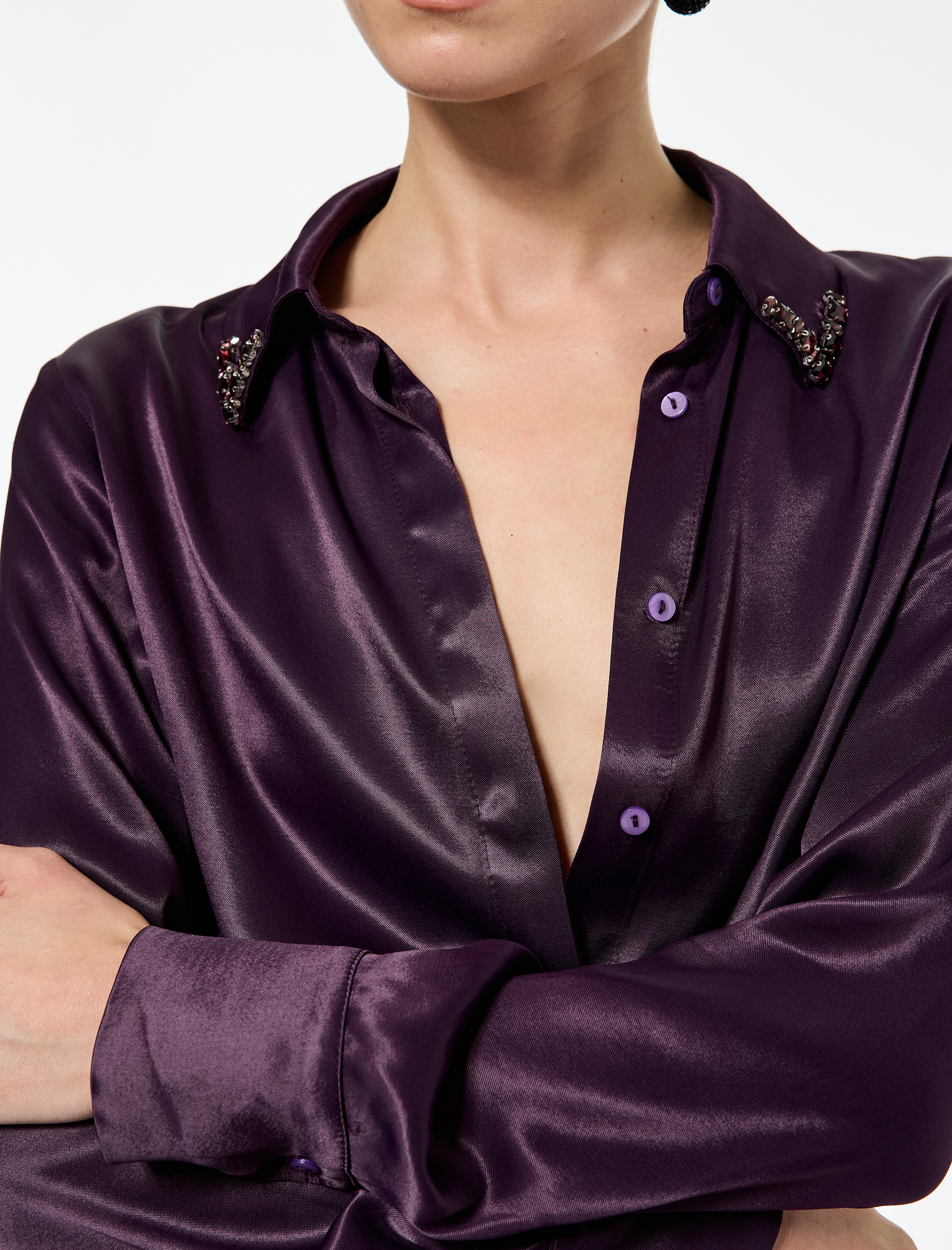   Uzun Kollu Düğmeli Klasik Yaka Taş Detaylı Viskon Saten Gömlek