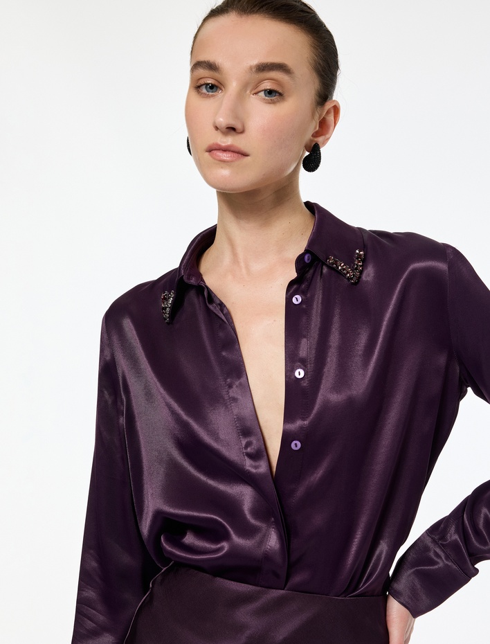  Uzun Kollu Düğmeli Klasik Yaka Taş Detaylı Viskon Saten Gömlek