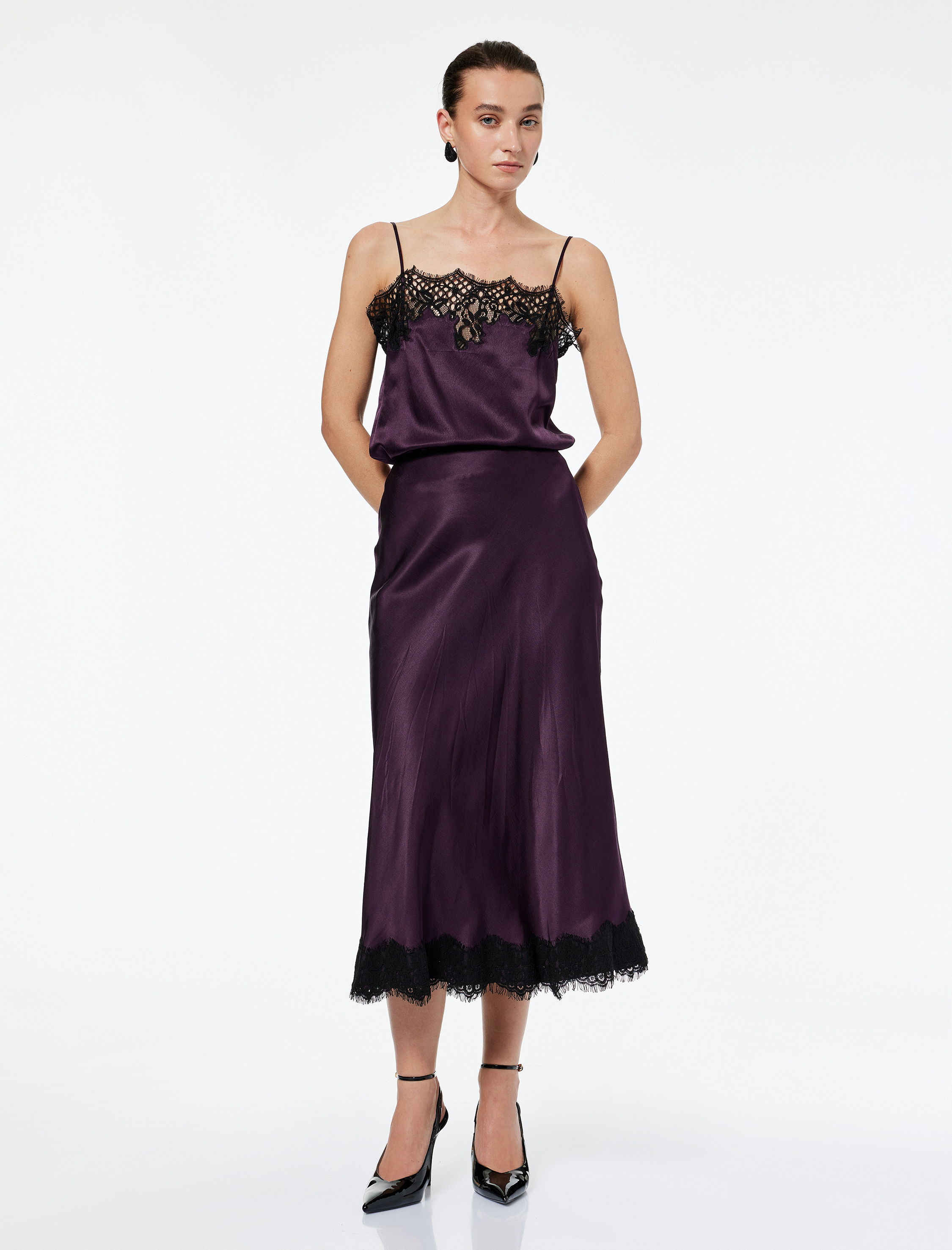   Dantel Detaylı İp Askılı Saten Bluz