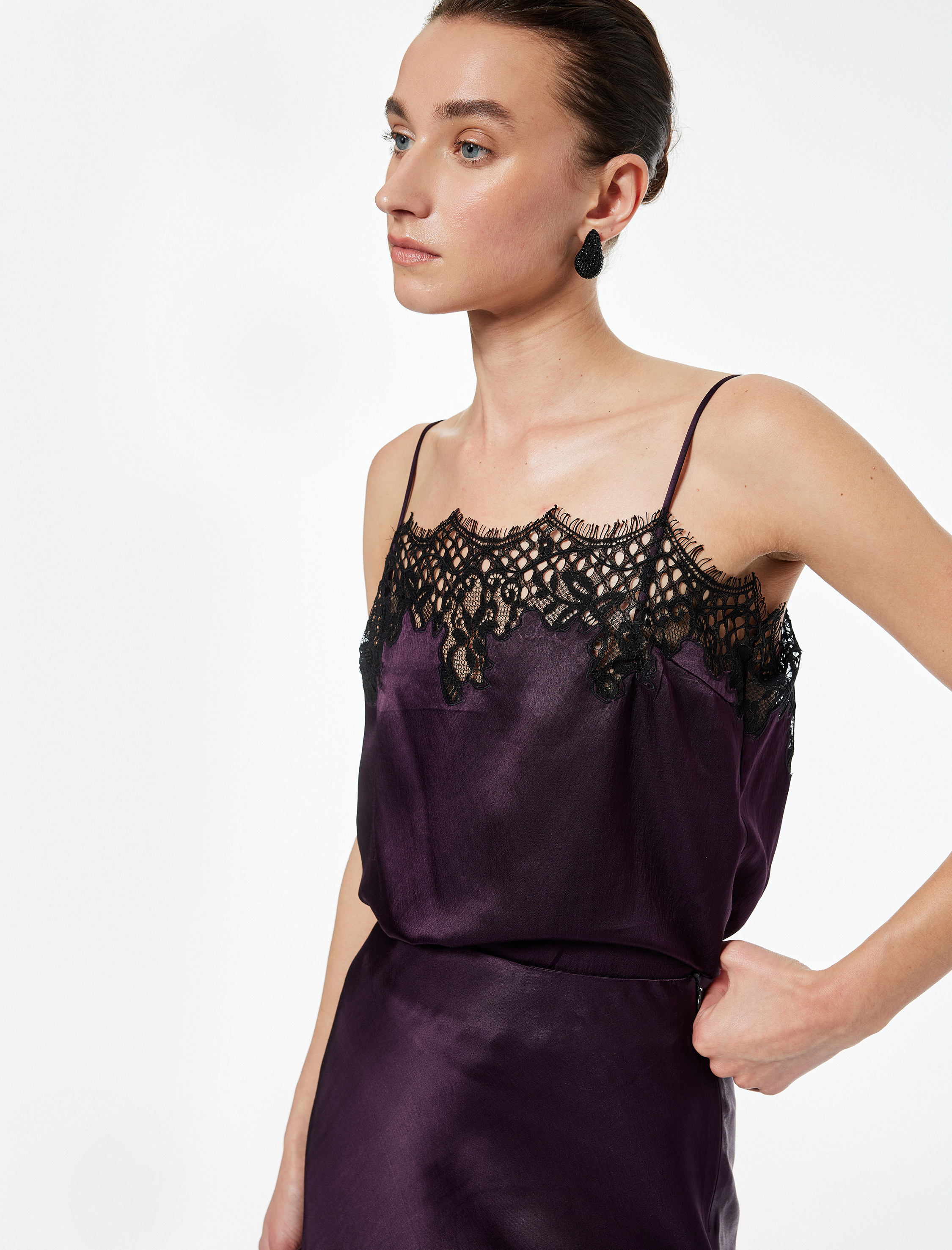   Dantel Detaylı İp Askılı Saten Bluz