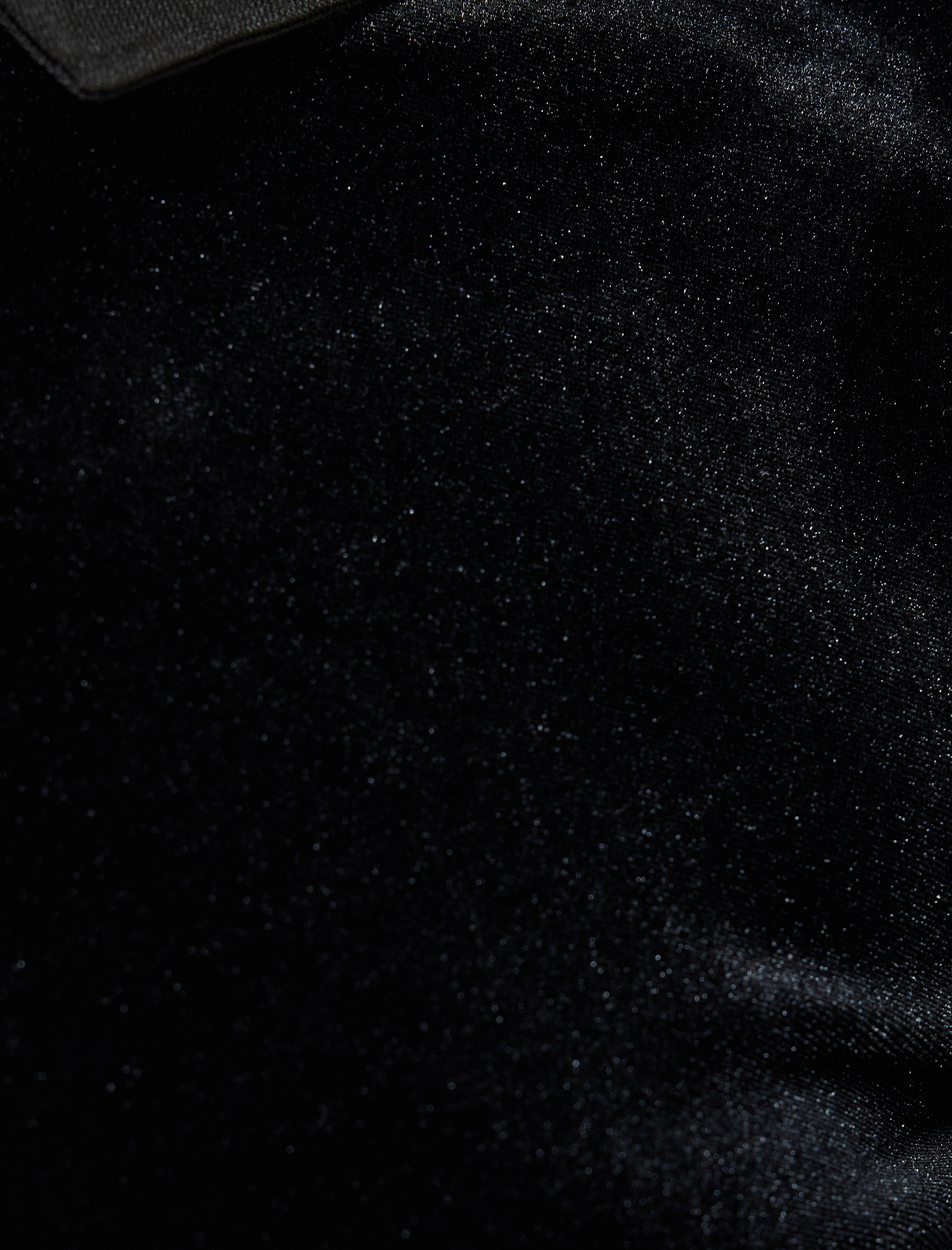   Kısa Kollu Klasik Yaka Taşlı Nakış Detaylı Kadife Tişört