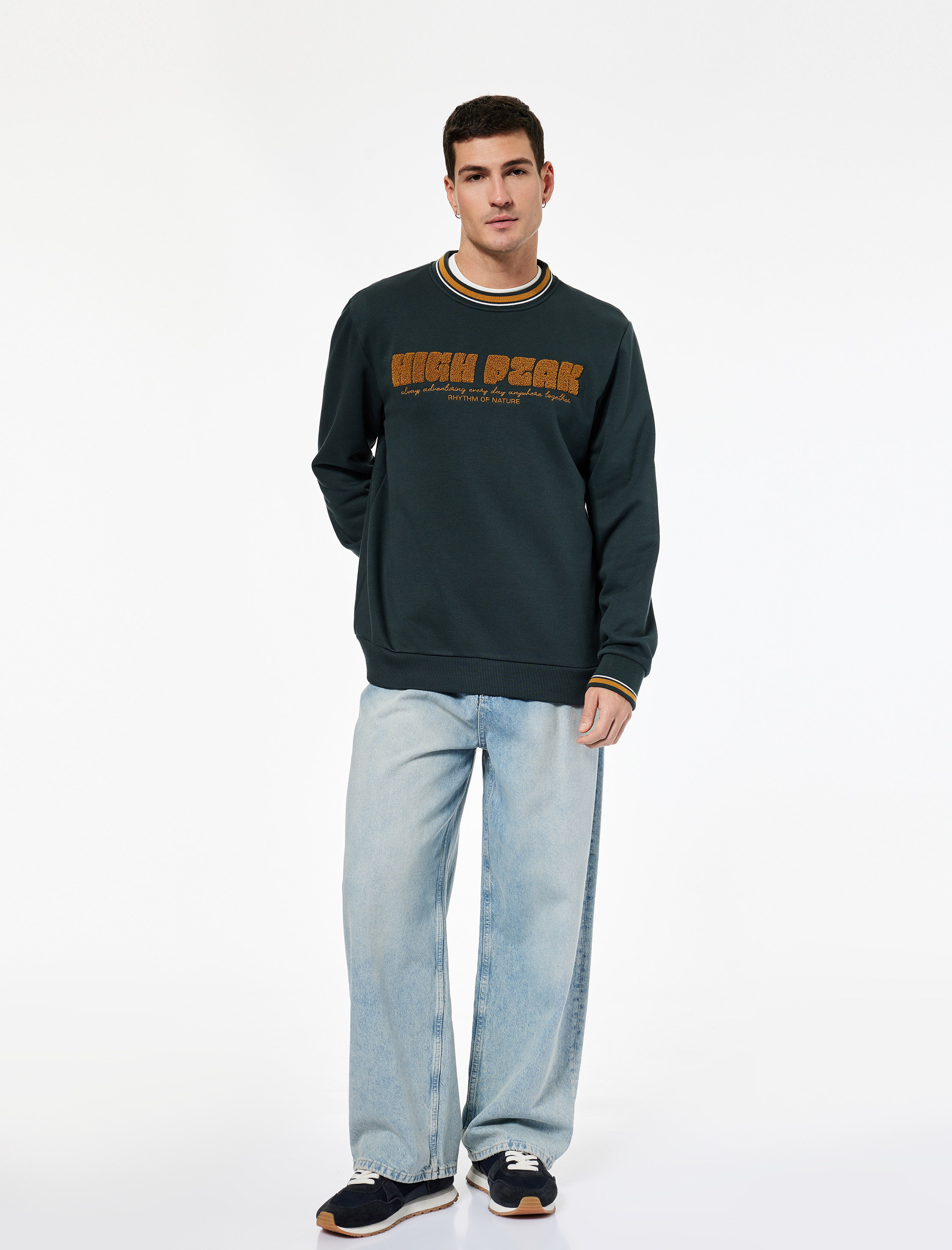   Uzun Kollu Şerit Detaylı Bisiklet Yaka Nakışlı Sweatshirt