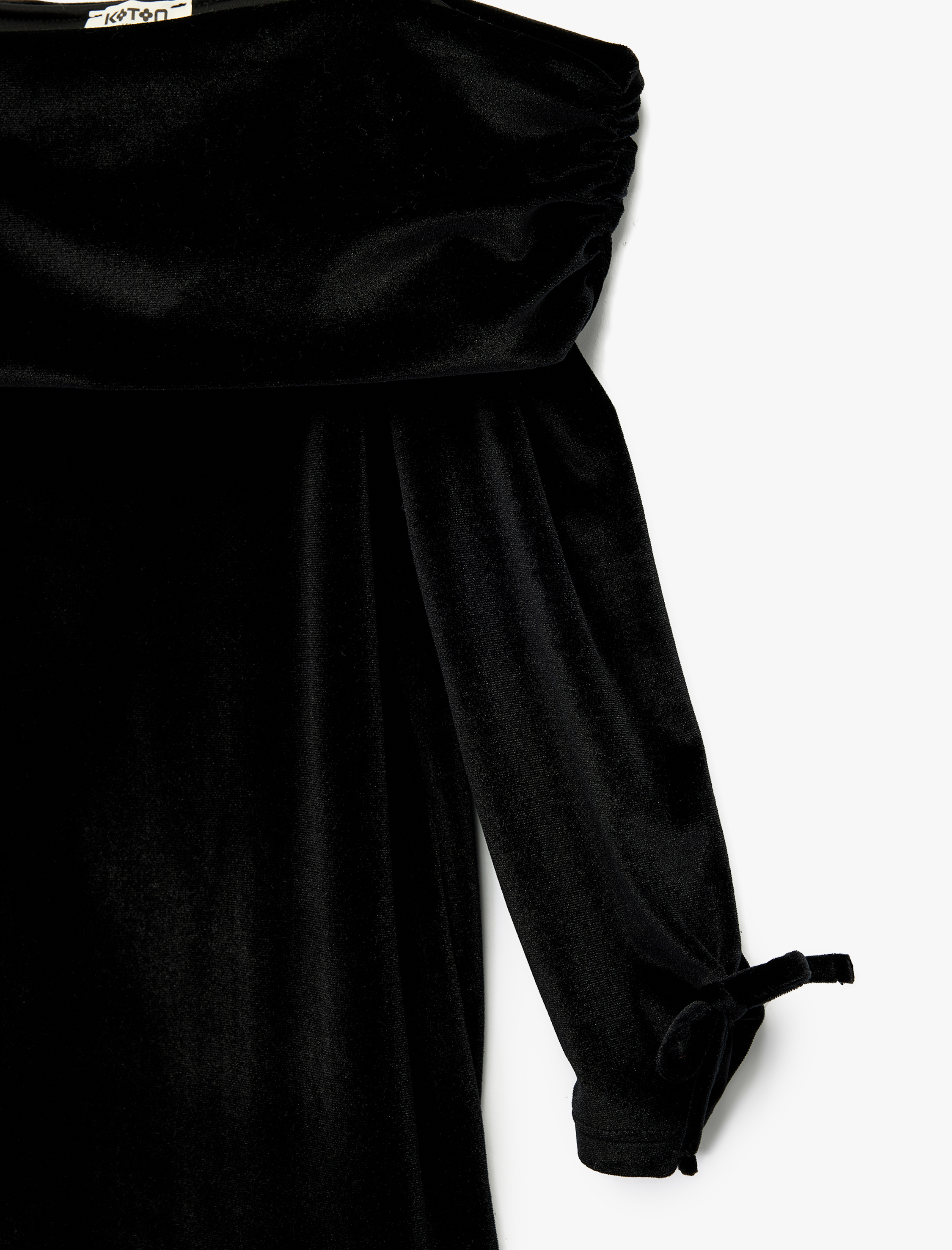  Kız Çocuk Fiyonklu Uzun Kollu Düşük Omuz Detaylı Askılı Kadife Elbise