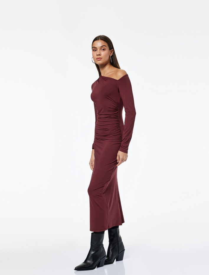  Asimetrik Yaka Uzun Kollu Drapeli Midi Elbise