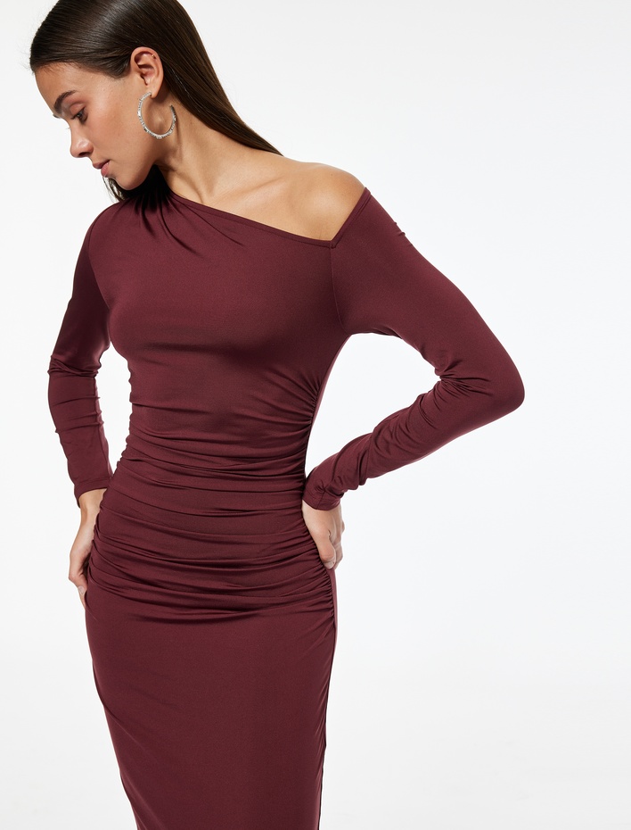  Asimetrik Yaka Uzun Kollu Drapeli Midi Elbise