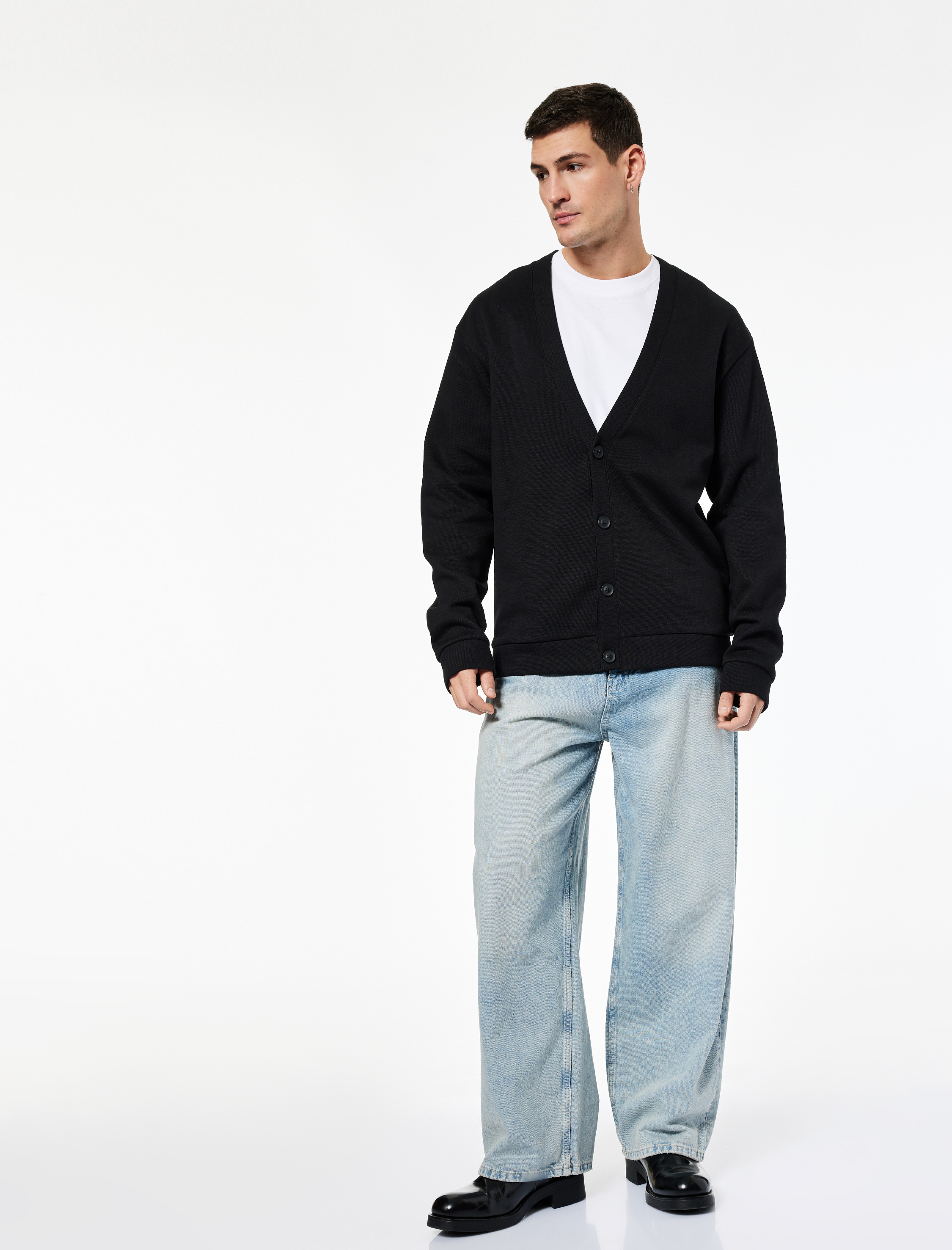   Regular Fit Uzun Kollu V Yaka Pamuklu Düğmeli Sweatshirt