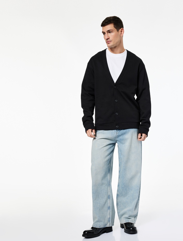  Regular Fit Uzun Kollu V Yaka Pamuklu Düğmeli Sweatshirt