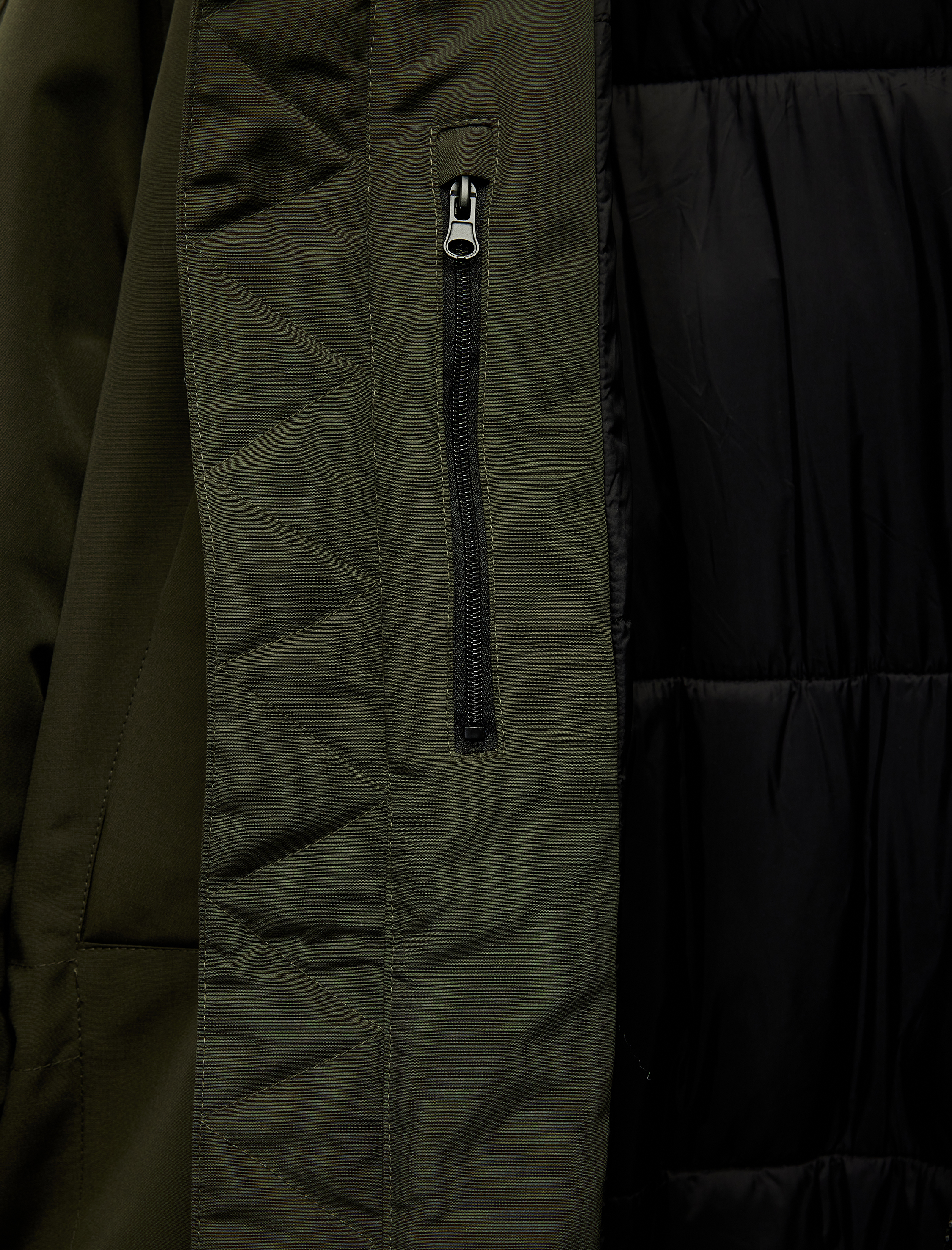   Uzun Kollu Kapaklı Cepli Suni Kürklü Kapşonlu Parka