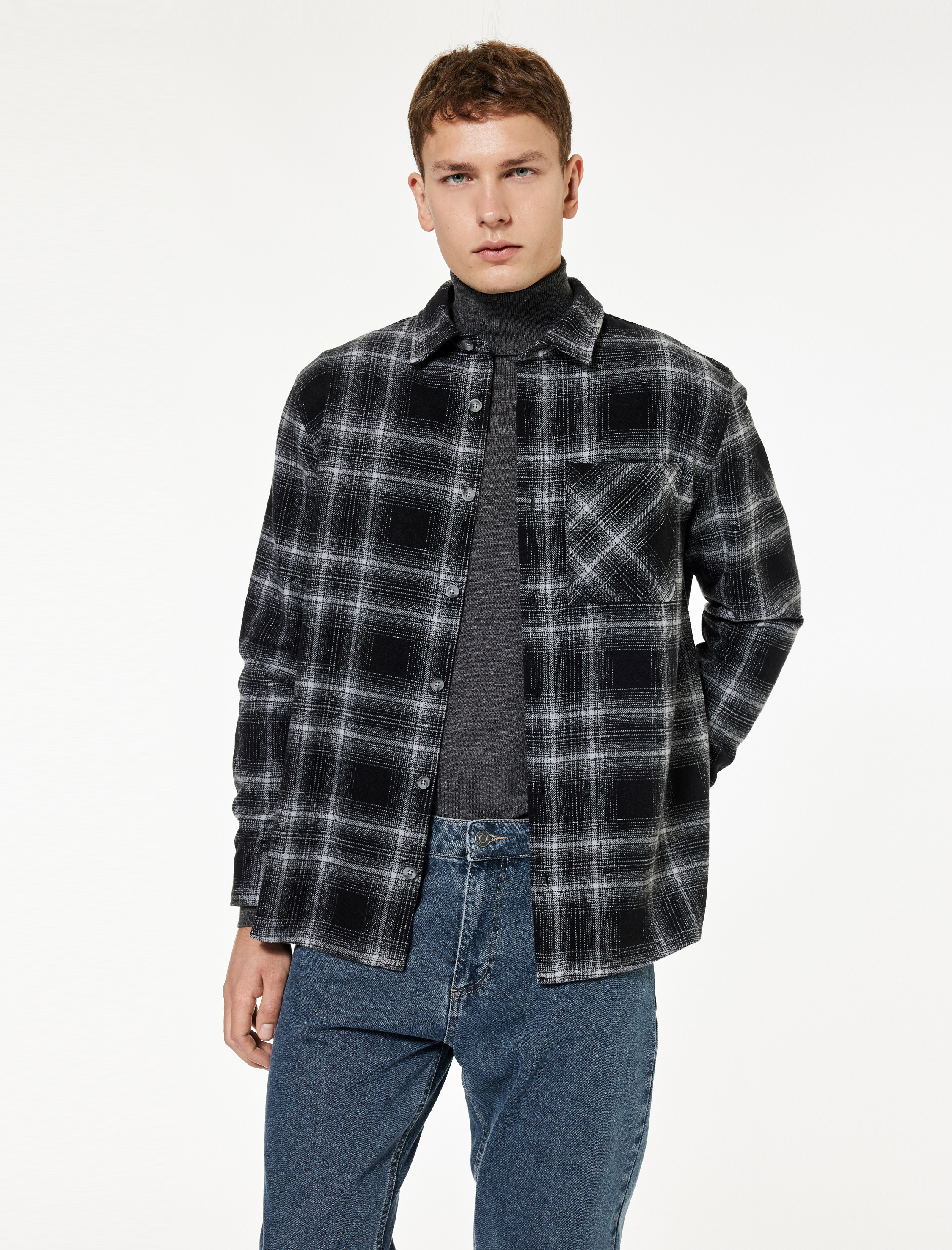   Regular Fit Düğmeli Uzun Kollu Cepli Klasik Yaka Oduncu Gömleği