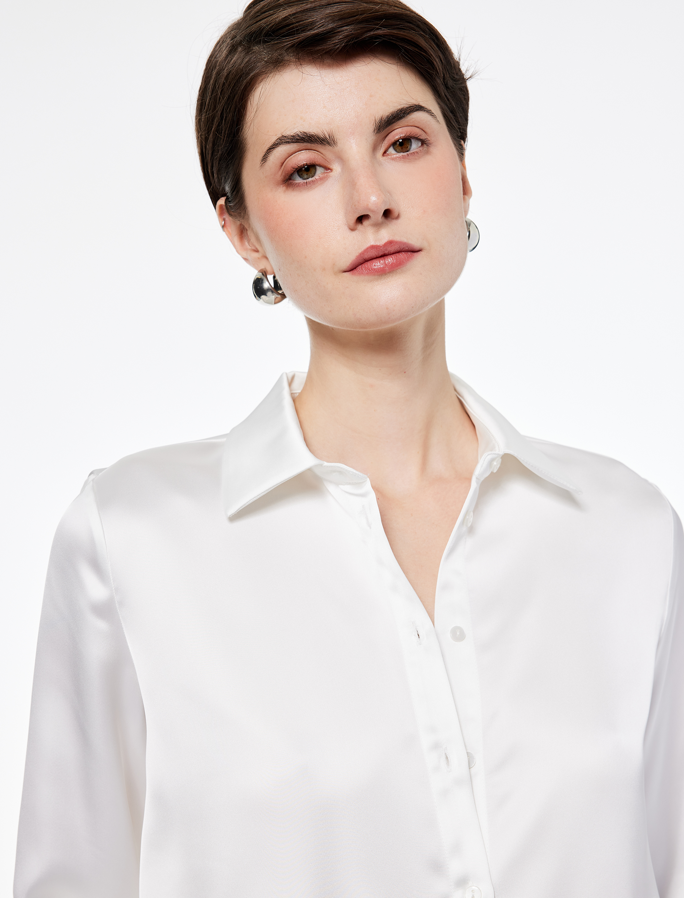   Bol Kalıp Düğmeli Klasik Yaka Uzun Kollu Saten Gömlek