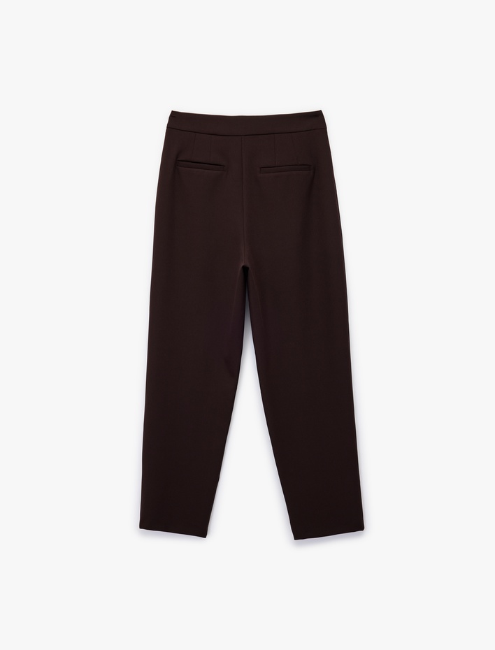  Aksesuar Detaylı Havuç Kesim Kumaş Pantolon