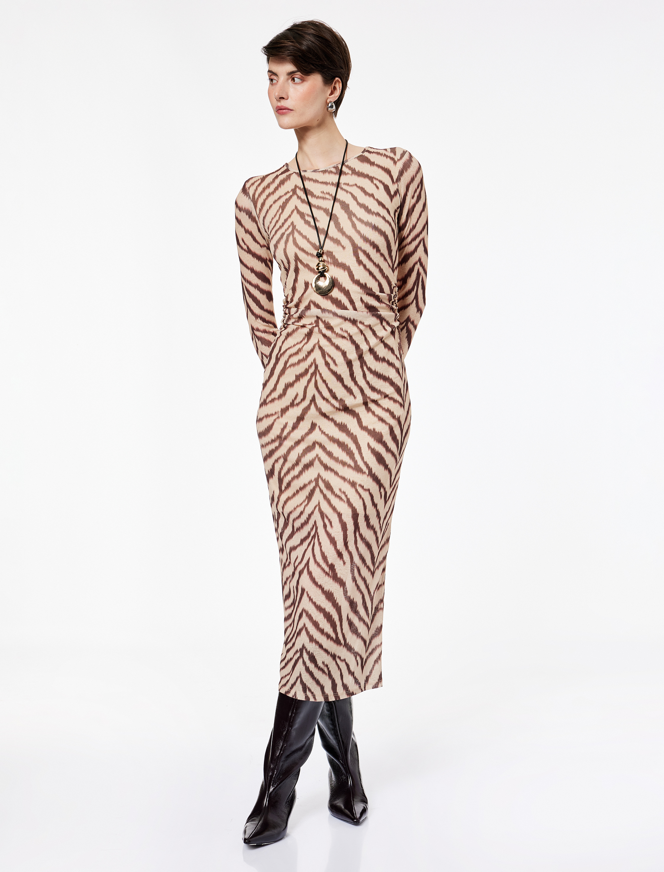   Slim Fit Yırtmaçlı Uzun Kollu Bisiklet Yaka Zebra Desenli Drapeli Elbise