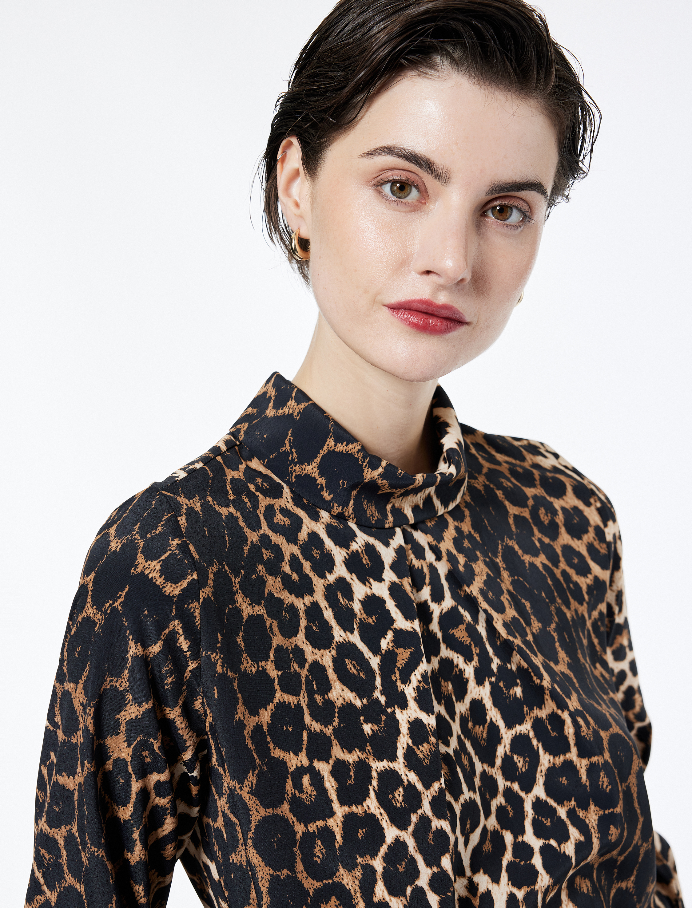   Uzun Kollu Dik Yaka Leopar Desenli Bluz