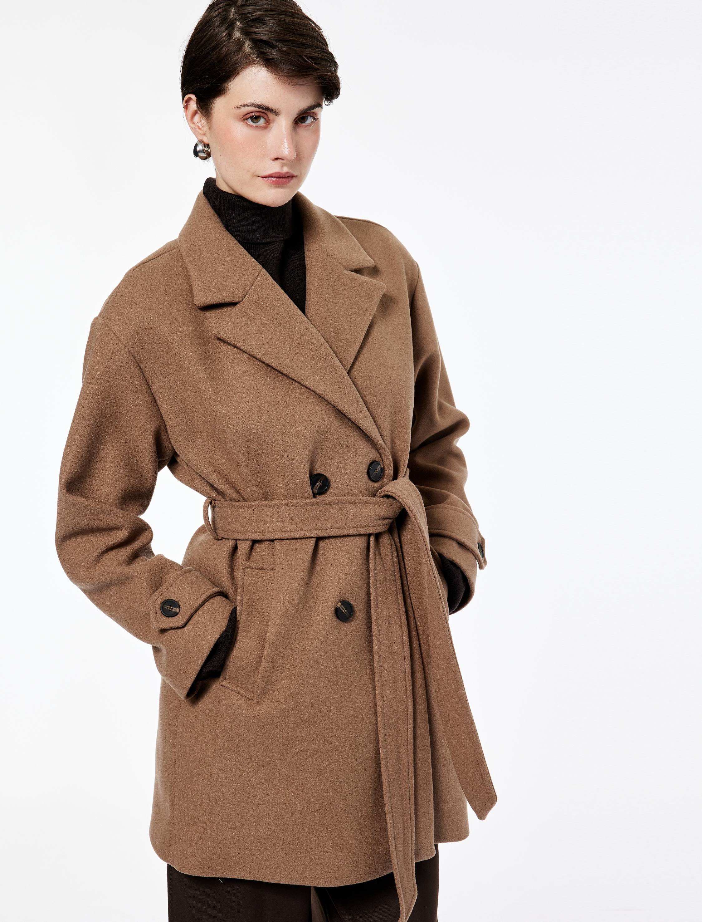   Uzun Kollu Cepli Düğmeli Kemerli Kruvaze Kaşe Kaban