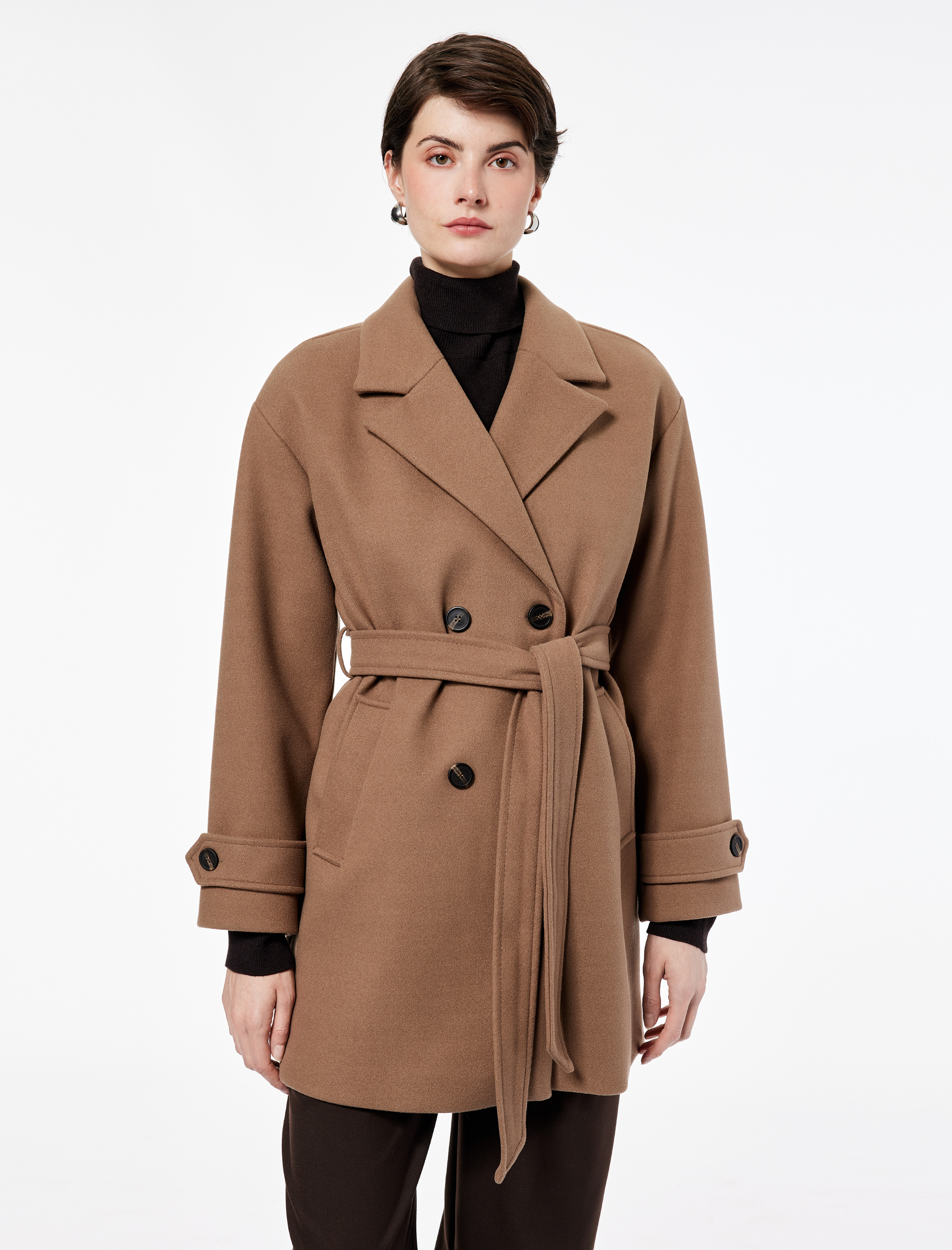   Uzun Kollu Cepli Düğmeli Kemerli Kruvaze Kaşe Kaban