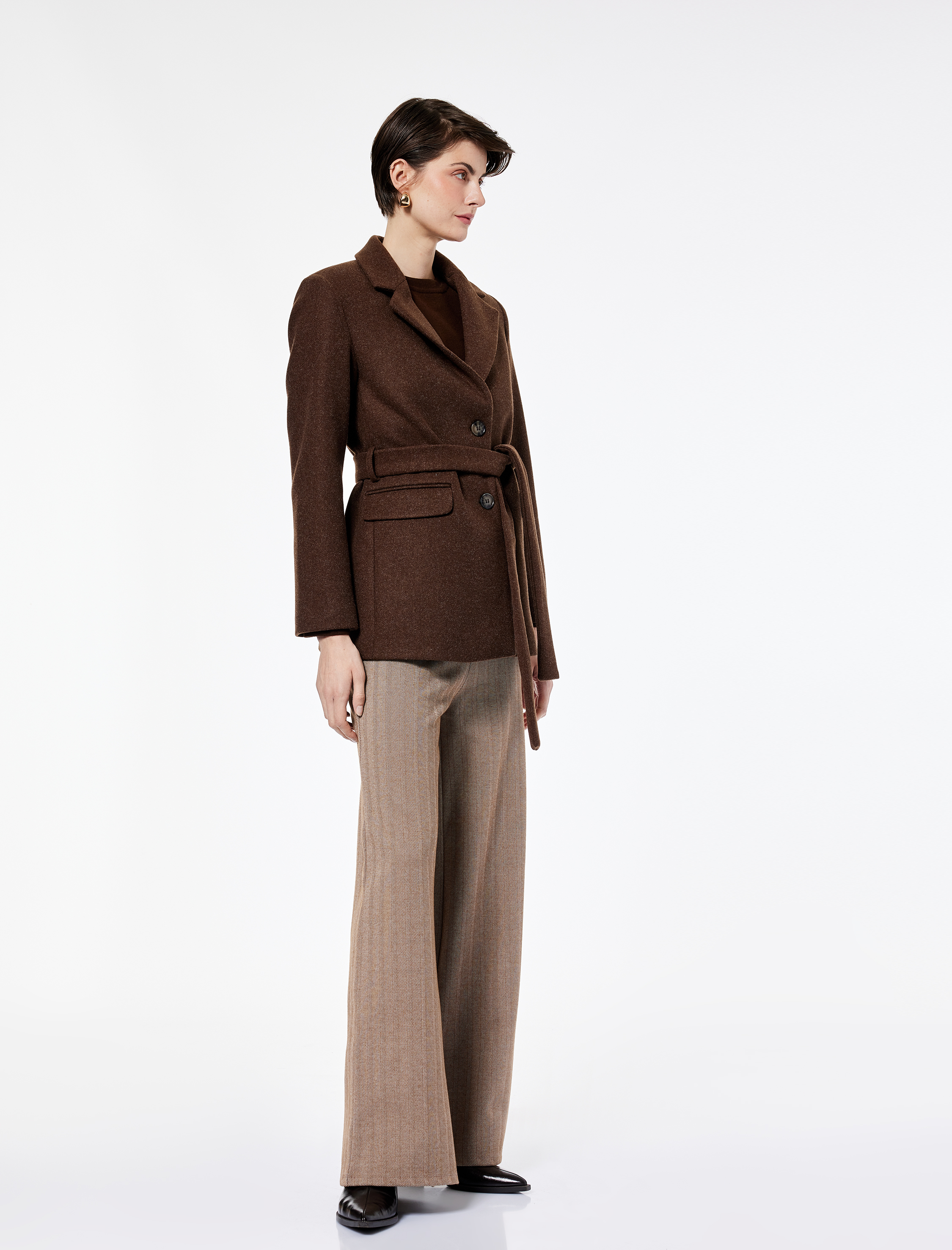   Uzun Kollu Cepli Kemer Detaylı Kruvaze Düğmeli Kısa Kaşe Mont