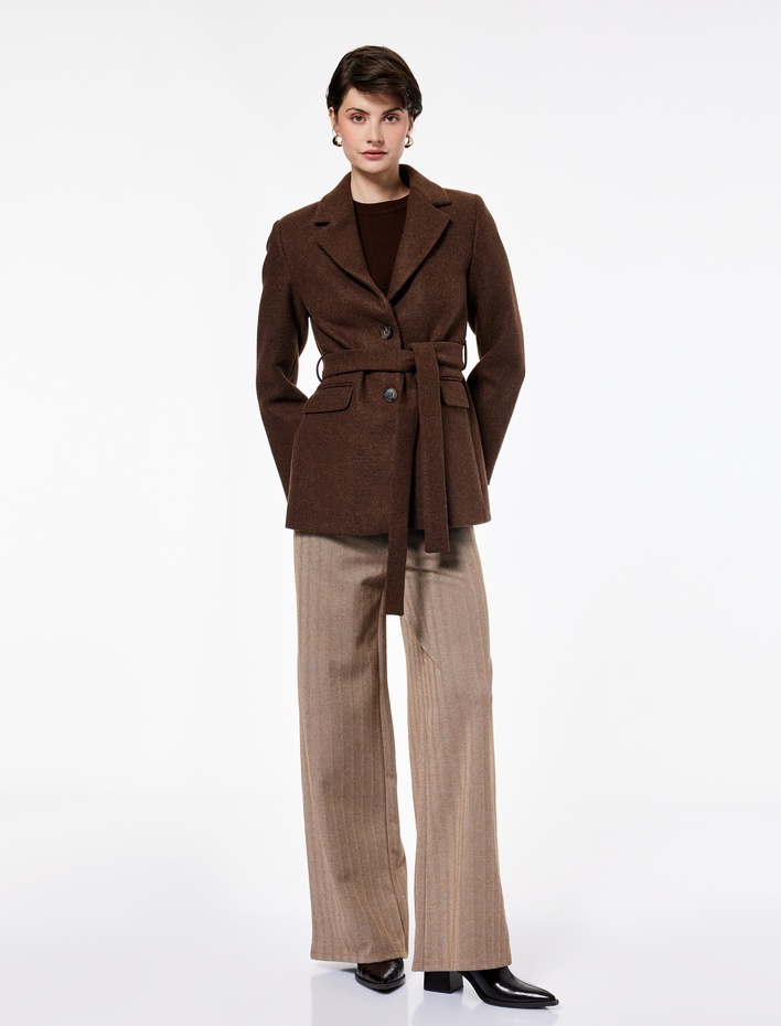  Uzun Kollu Cepli Kemer Detaylı Kruvaze Düğmeli Kısa Kaşe Mont