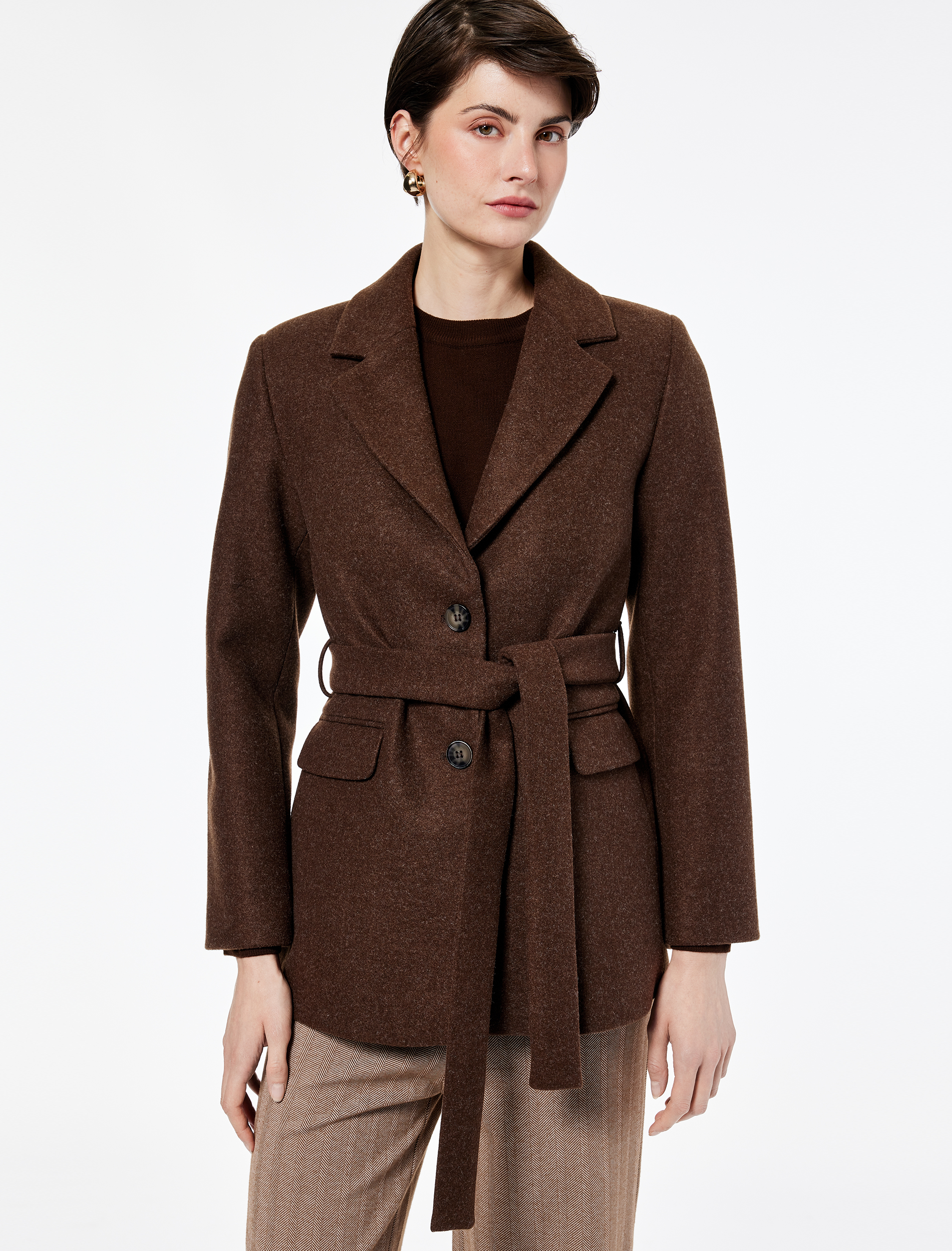   Uzun Kollu Cepli Kemer Detaylı Kruvaze Düğmeli Kısa Kaşe Mont