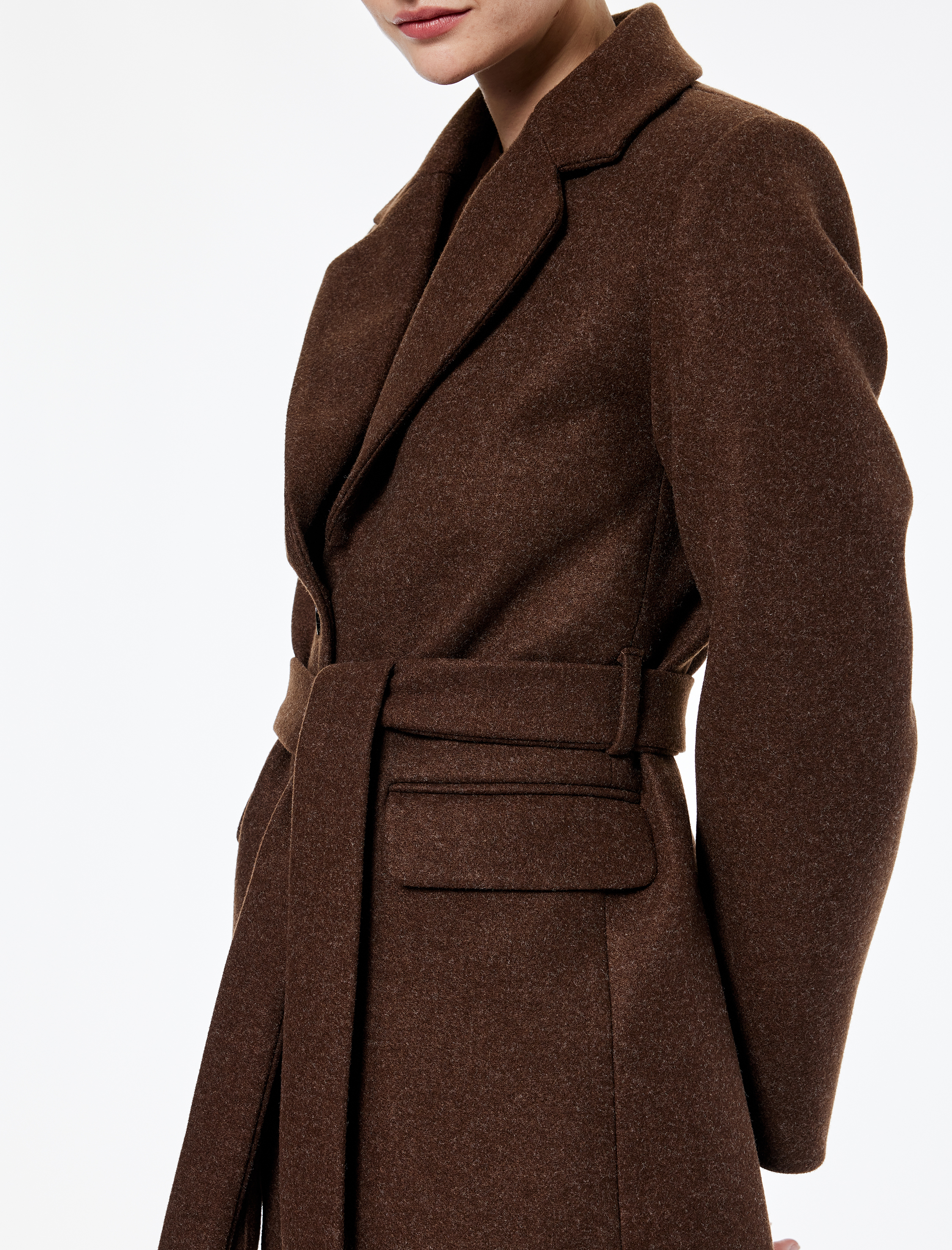   Uzun Kollu Cepli Kemer Detaylı Kruvaze Düğmeli Kısa Kaşe Mont