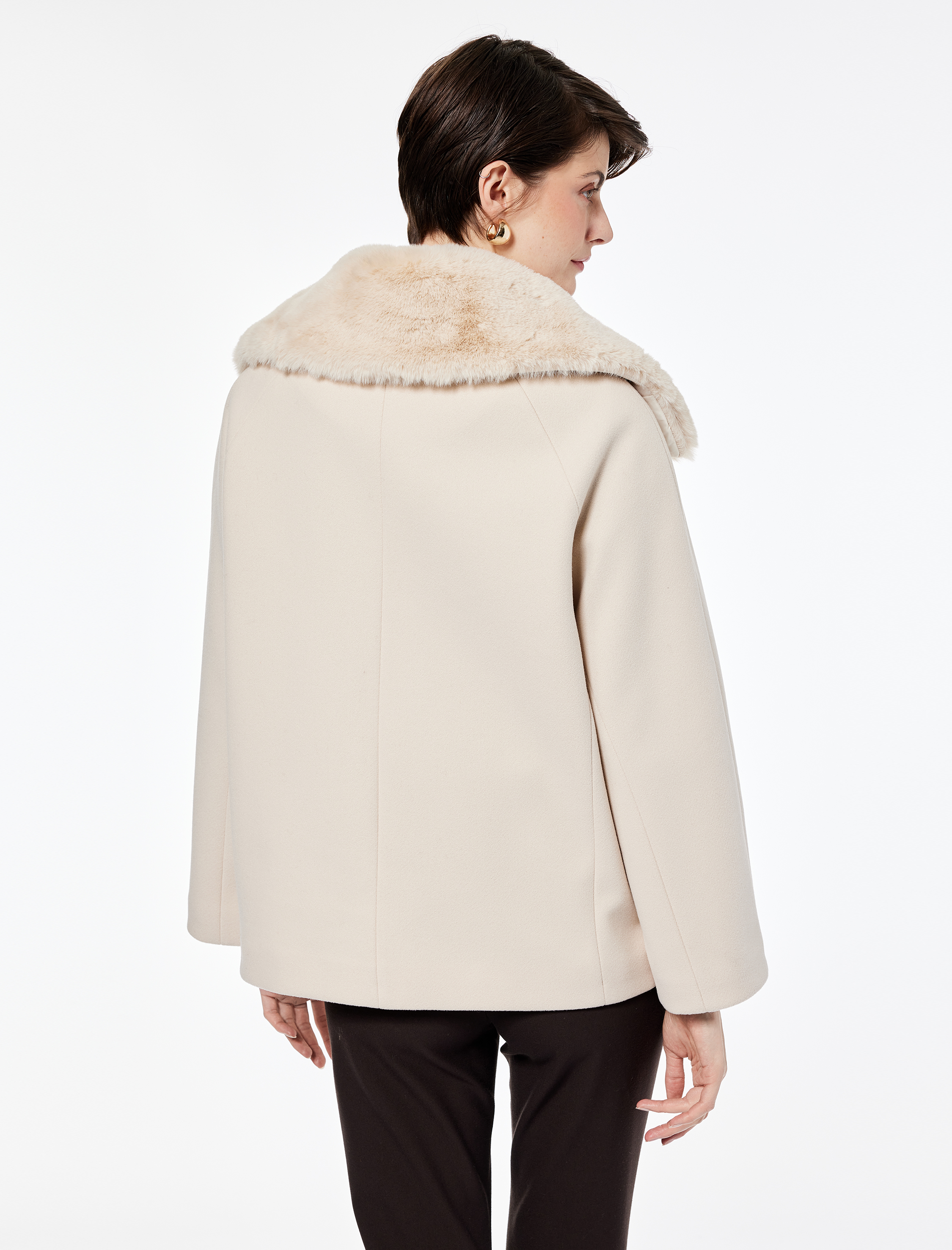   Uzun Kollu Cepli Düğmeli Çıkarılabilir Suni Kürk Yakalı Kaşe Kaban