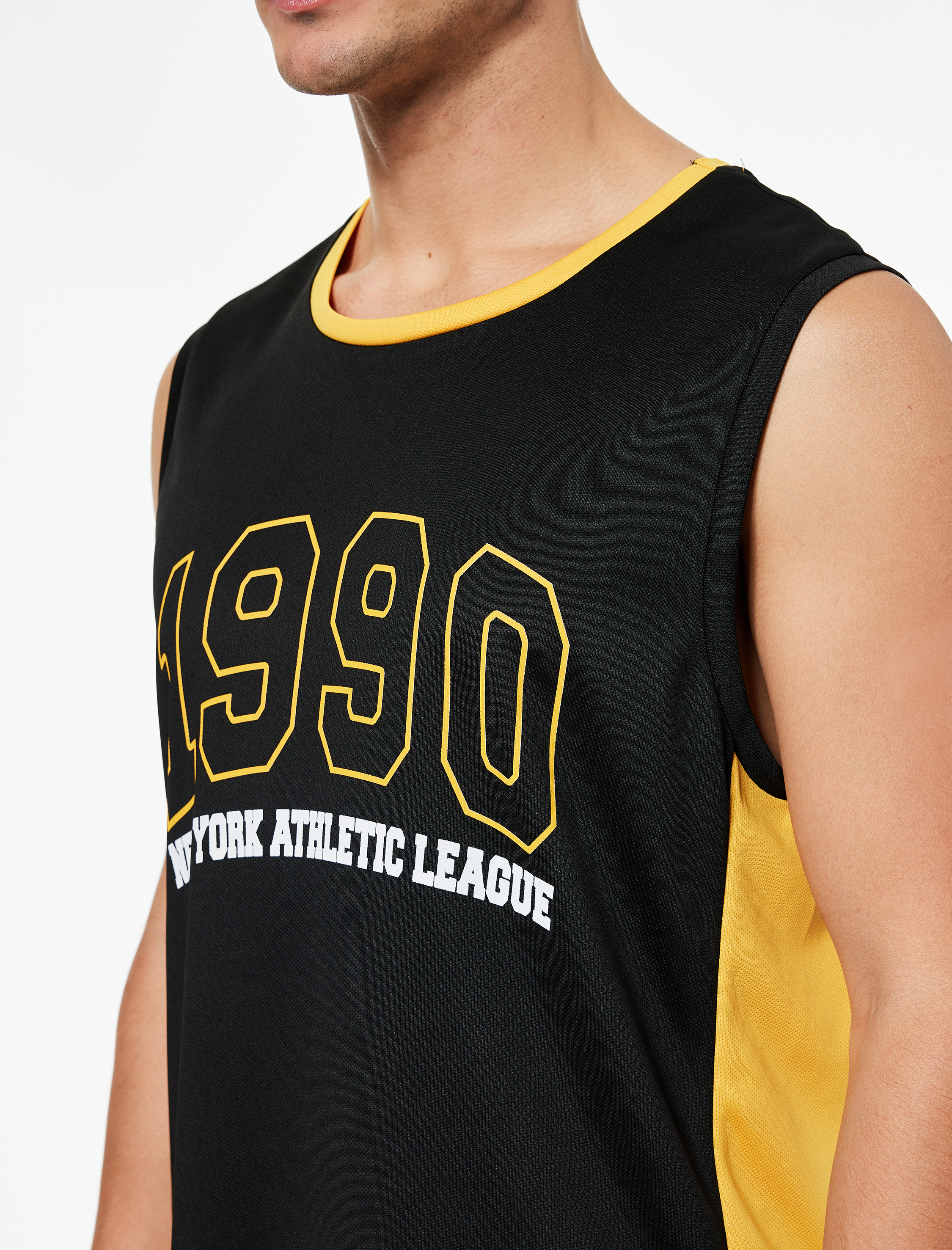   Kolsuz Bisiklet Yaka Renk Kontrastlı Baskılı Spor Atleti