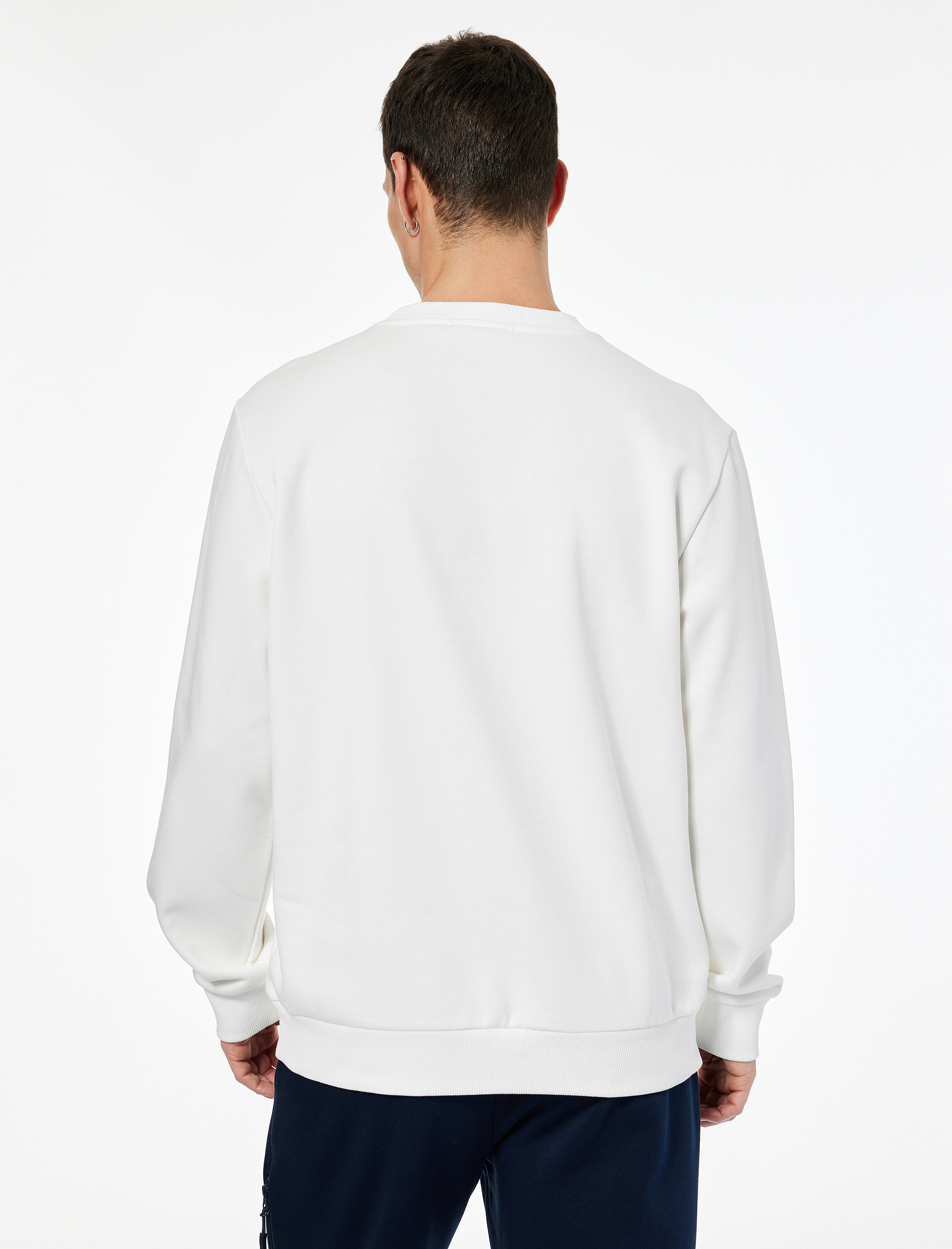   Regular Fit Uzun Kollu Nakışlı Bisiklet Yaka Sweatshirt