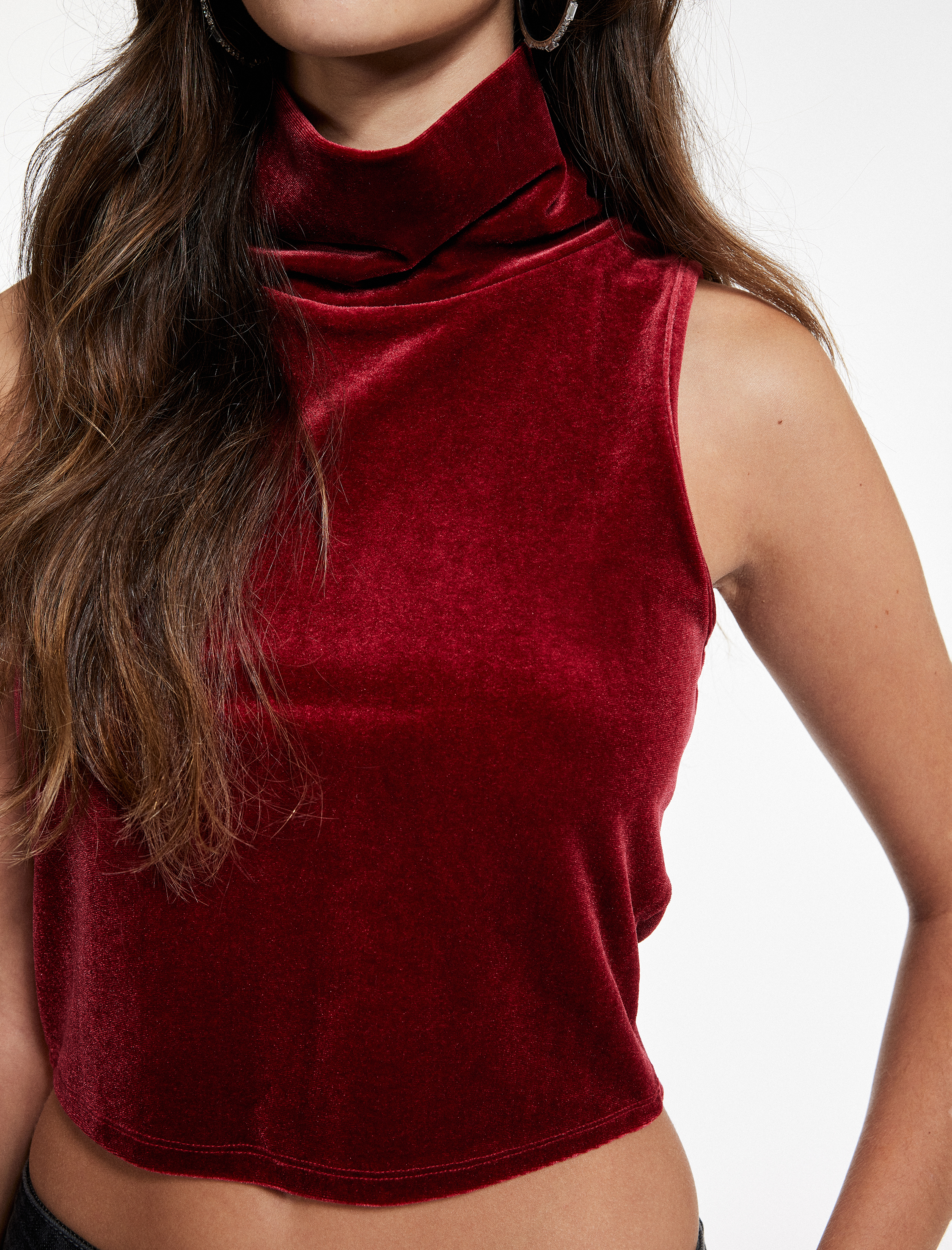   Slim Fit Dik Yaka Kolsuz Crop Kadife Bluz