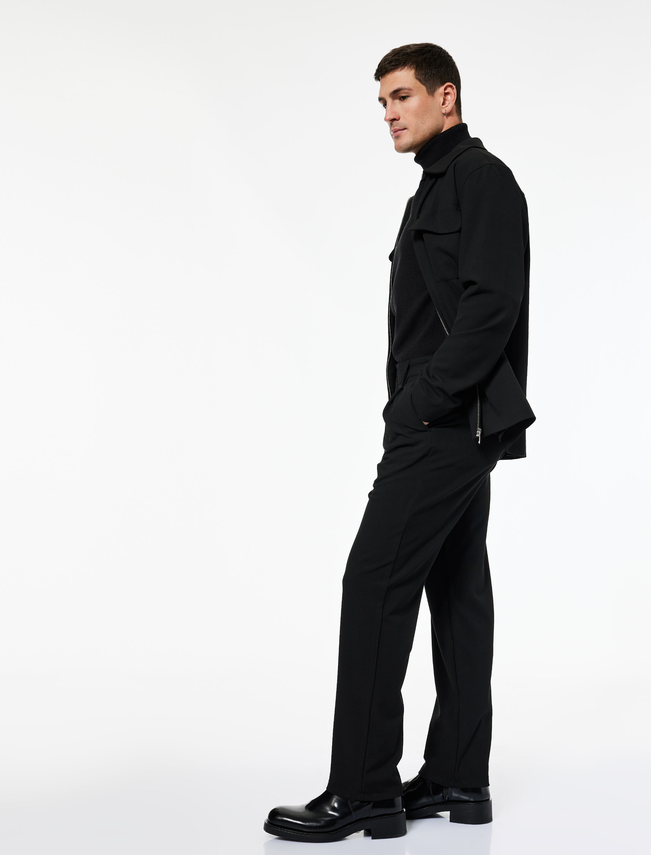   Rahat Kalıp Cepli Viskon Karışımlı Pileli Kumaş Pantolon