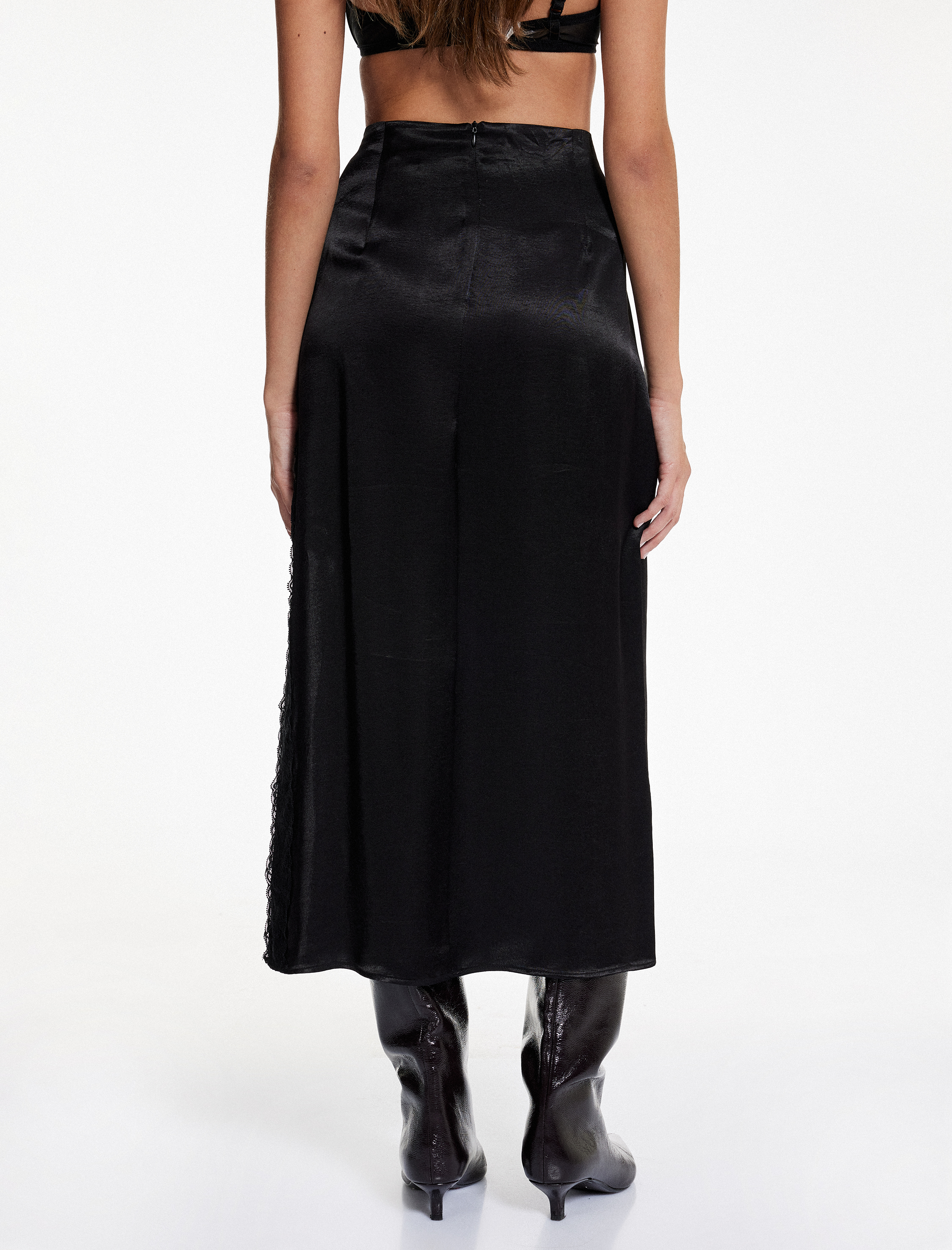   A Kesim Yırtmaçlı Dantel Detaylı Midi Saten Etek